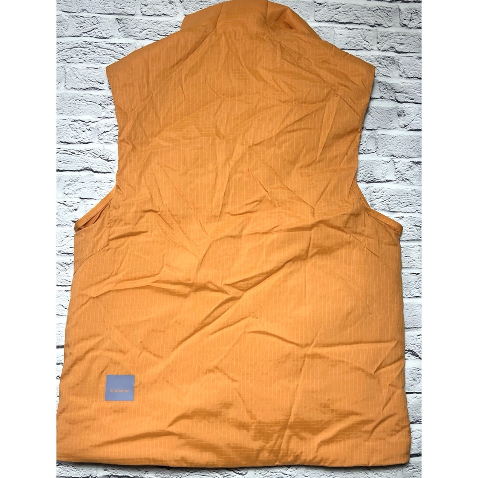 Lululemon Lululemon Insulated Vest Men XS Orange Hiking Practical Outdoor Size XS Vest Insulated Size US XS / EU 42 / 0 - 4 Thumbnail