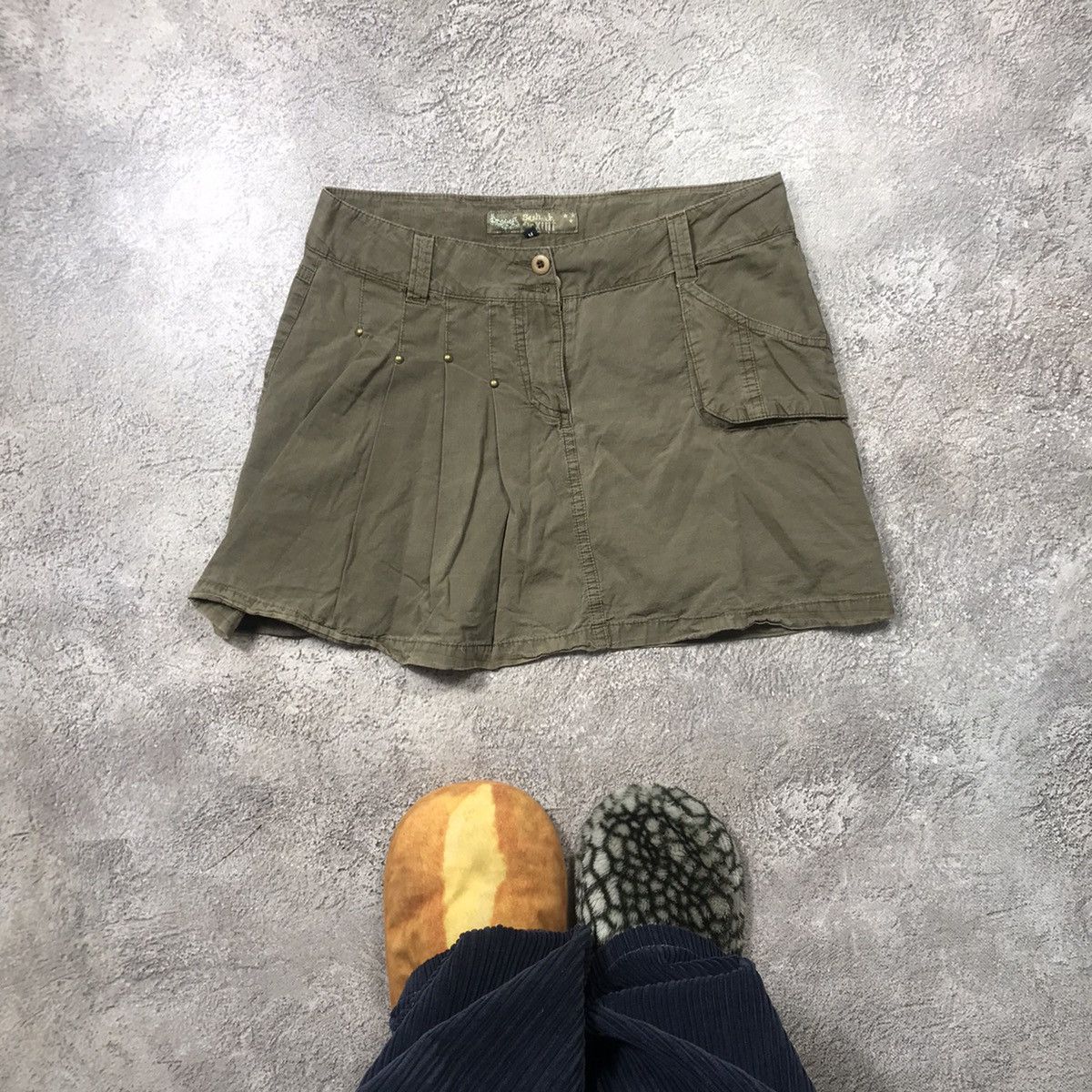 Vintage Vintage Y2K Khaki Cargo Shorts Baggy Streetwear Bleached 29 Size 29" - 1 Thumbnail