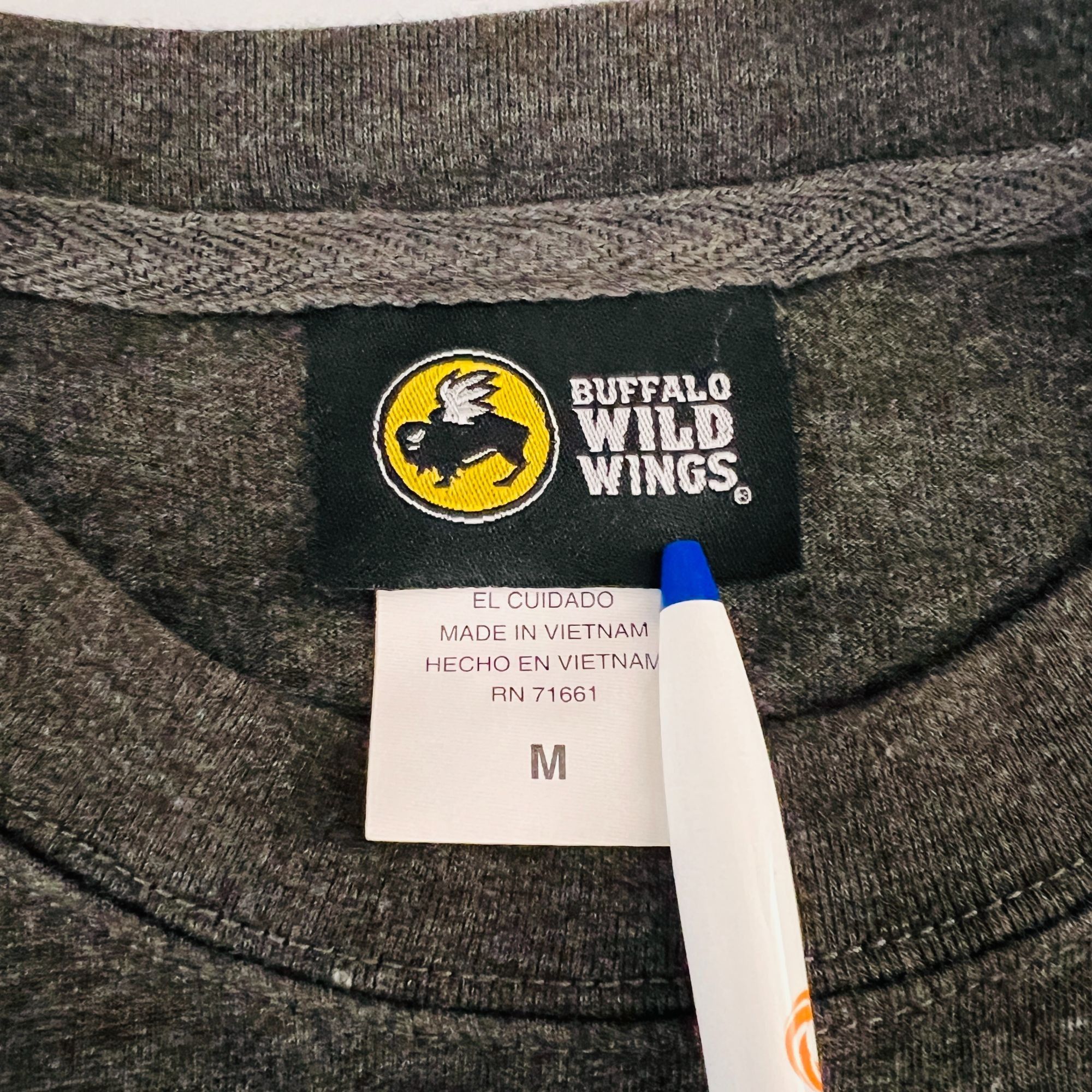 Other Buffalo Wild Wings Take It To The House M T-Shirt Shirt Size US M / EU 48-50 / 2 - 5 Thumbnail