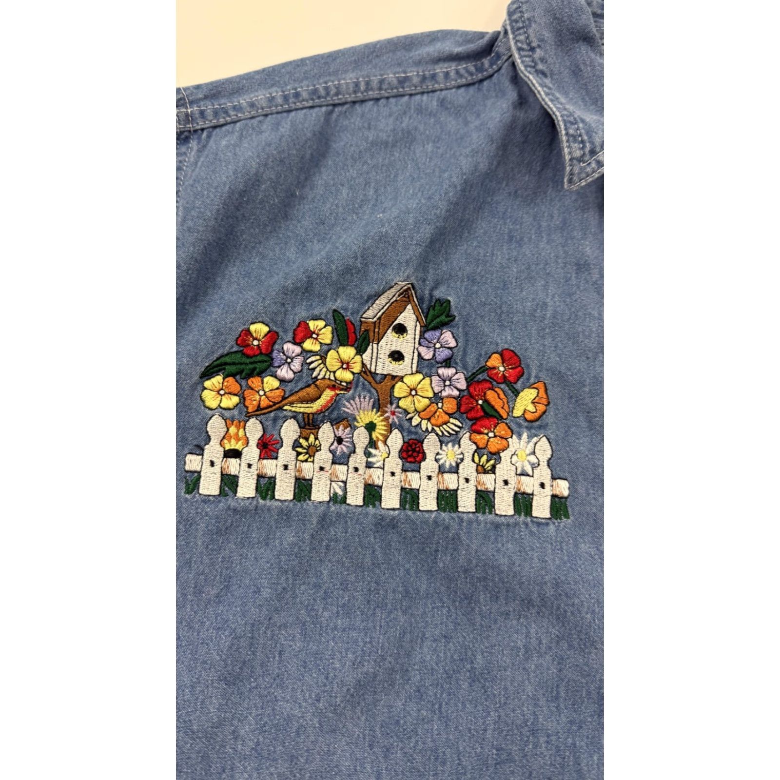Denime VINTAGE Debbie Green Denim Shirt Womens L Blue Floral Embroidered Birdhouse 90s Shirt Womens Large Embroidered Birdhouse Floral 90s Size L / US 10 / IT 46 - 3 Thumbnail