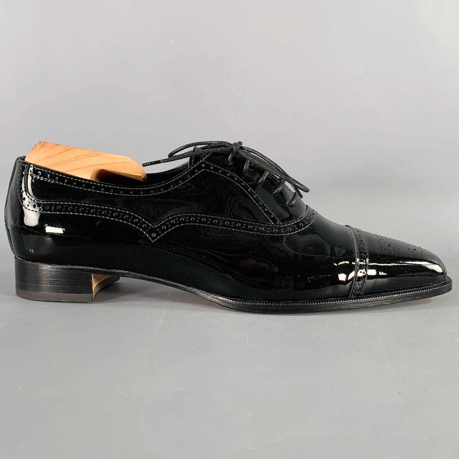 Manolo Blahnik 10.5 Black Perforated Patent Leather Cap Toe Shoes Size US 10.5 / IT 40.5 - 2 Thumbnail
