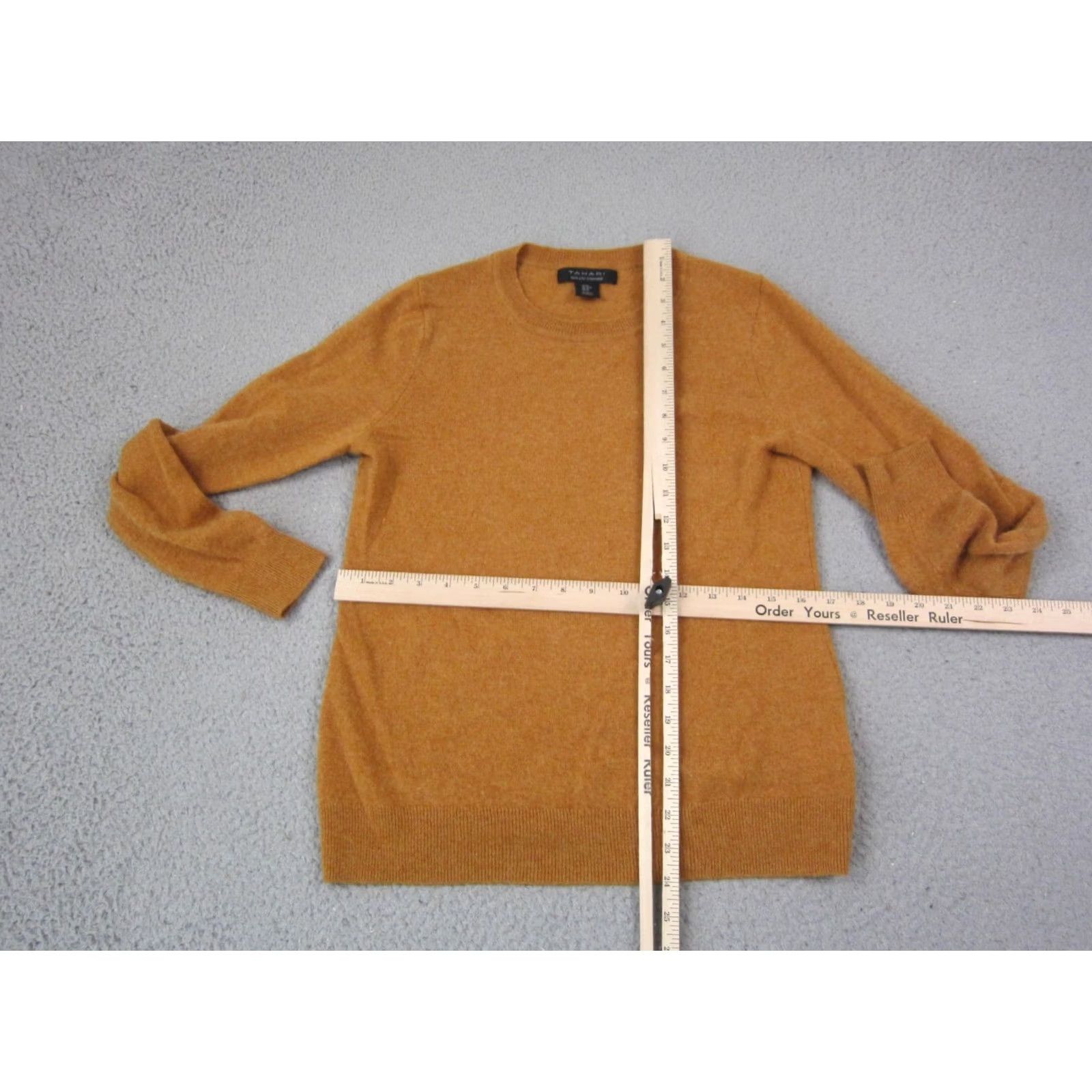 Vintage Tahari Sweater Womens Medium Gold 100% Cashmere 2 Ply Knit Classic Crewneck Size M / US 6-8 / IT 42-44 - 7 Thumbnail