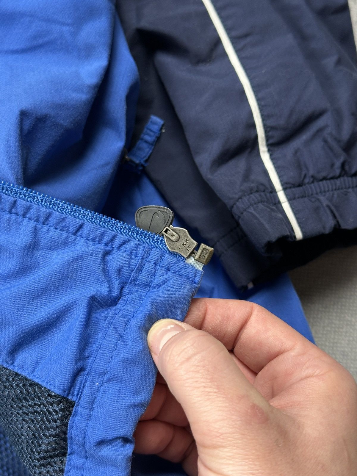 Nike Vintage Nike Blue Navy Track Jacket Full Zip Mesh Lining 90s Size US L / EU 52-54 / 3 - 14 Thumbnail
