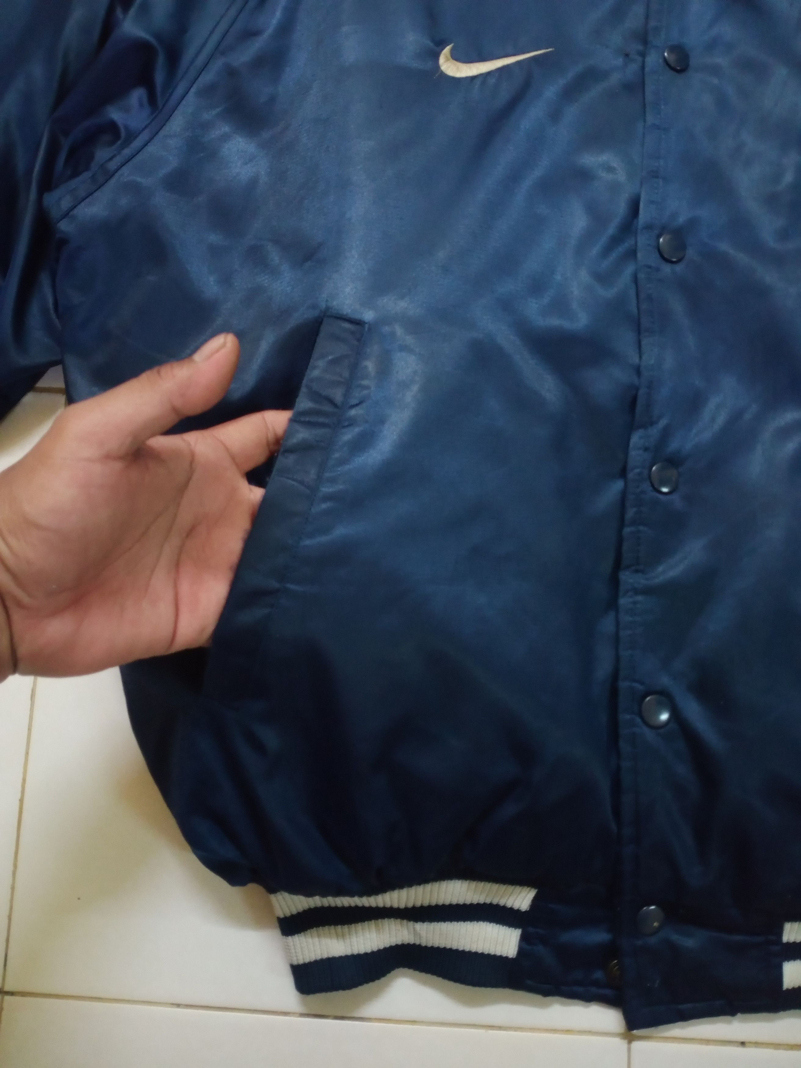 Nike Vintage Nike New York Yankees Satin Varsity Jacket Size US L / EU 52-54 / 3 - 13 Thumbnail