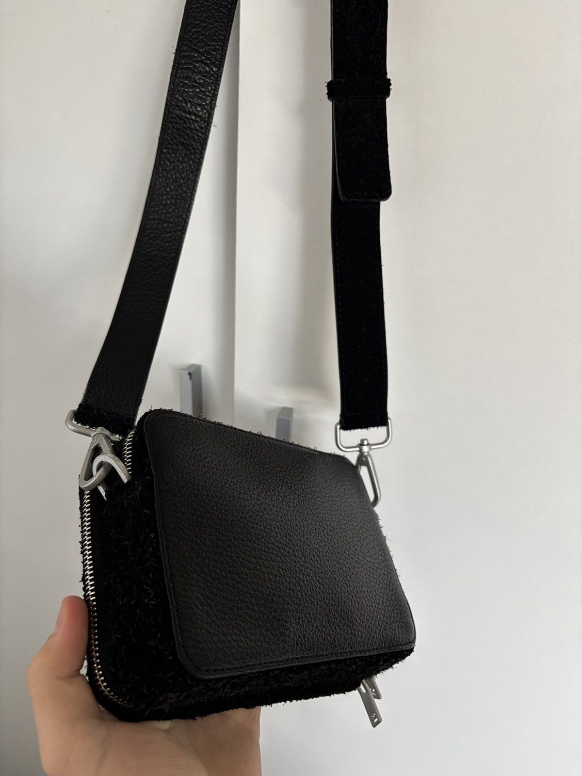 Designer × Represent Clo. REPRESENT HAIRY SUEDE CAMERA BAG Size ONE SIZE - 6 Thumbnail