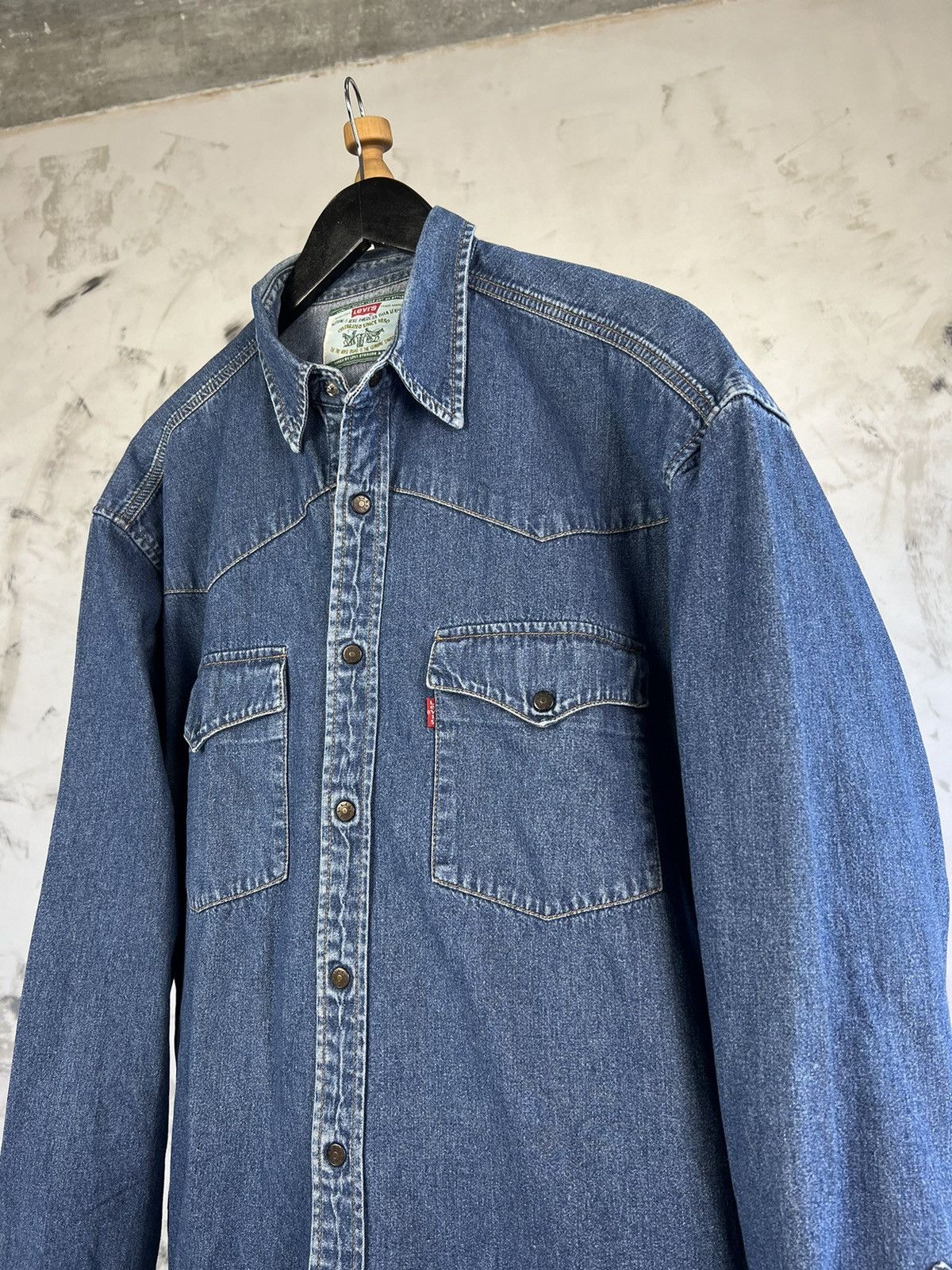 Levi's Vintage Levi’s Denim Shirt Size L - XL Size US XL / EU 56 / 4 - 2 Thumbnail