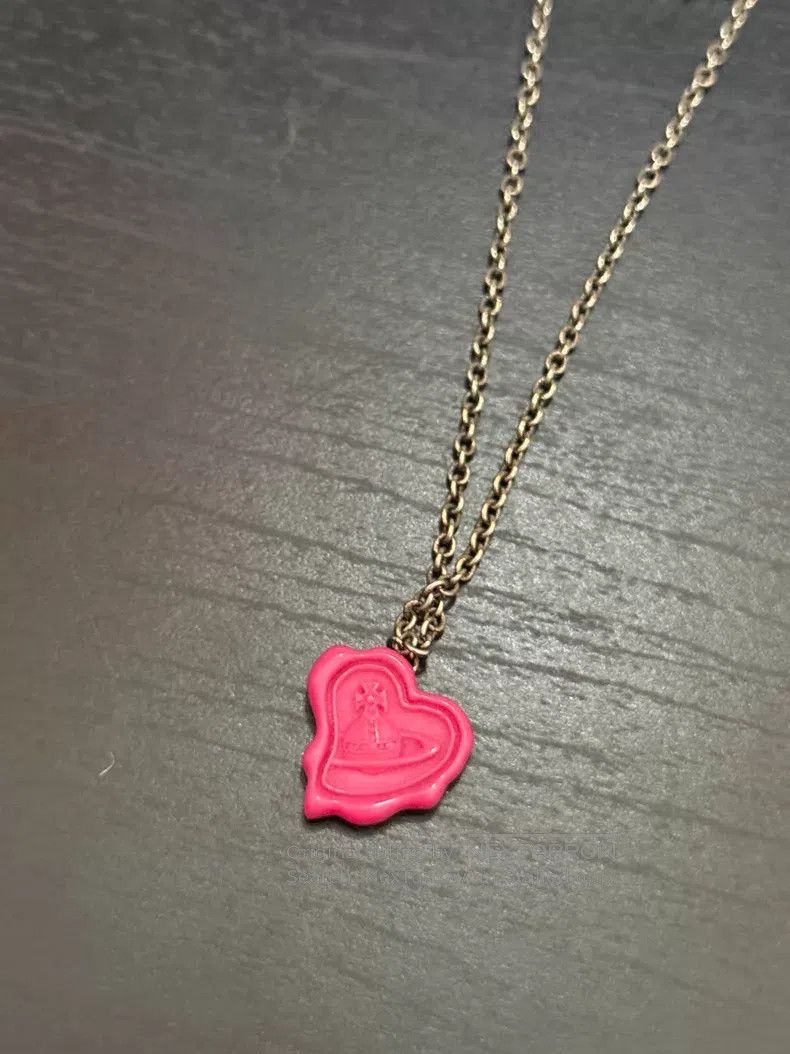 Vivienne Westwood Vivienne Westwood Pink heart wax seal Saturn necklace resi Size ONE SIZE - 3 Thumbnail