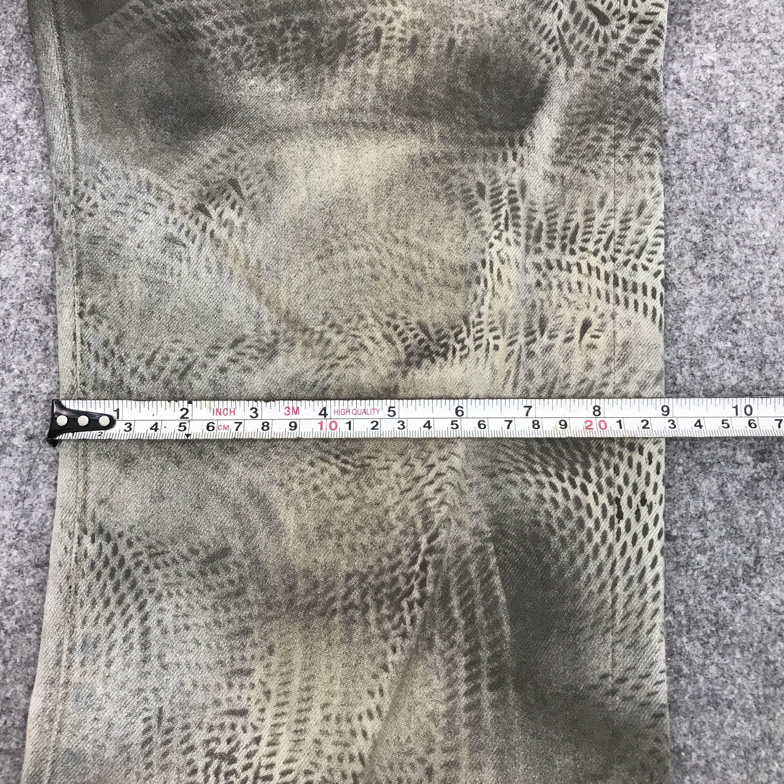 Japanese Brand × Jun Takahashi × Uniqlo JAPAN UNIQLO BLACK SPARY DENIM JEANS Size US 33 - 11 Thumbnail