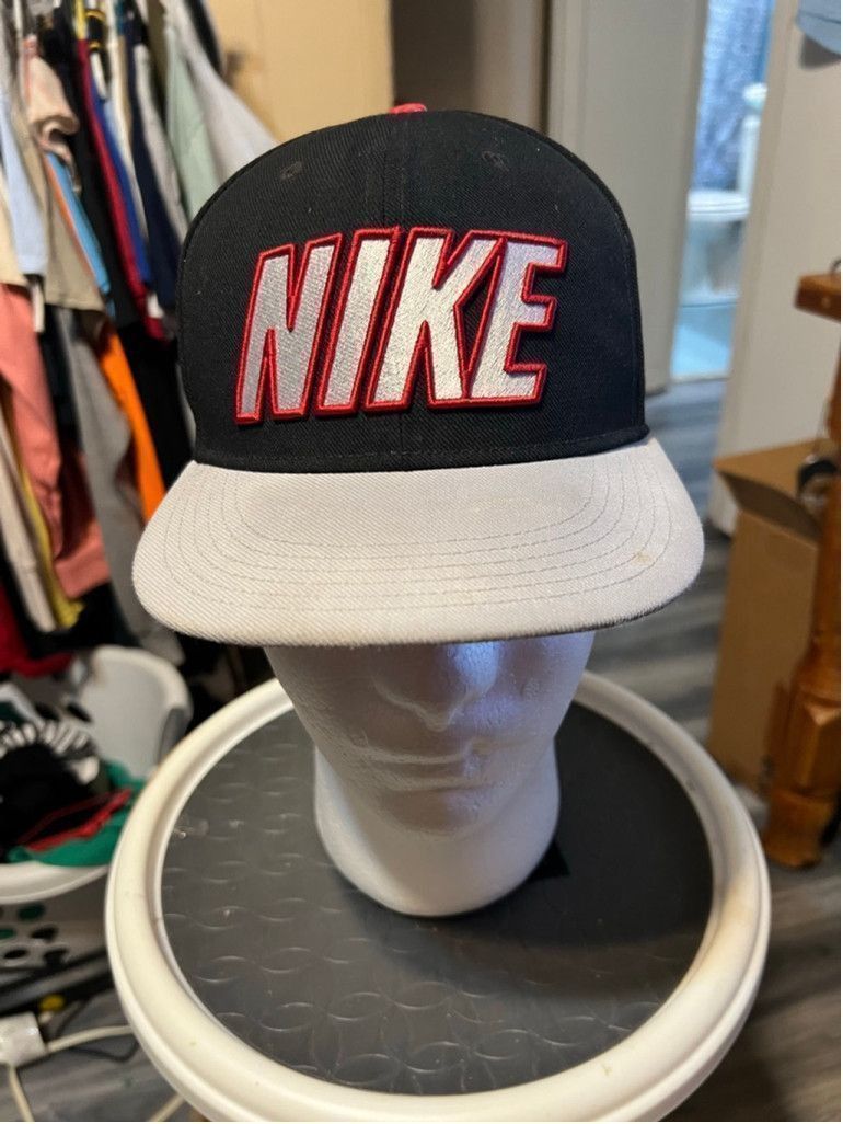 Nike Men's Nike One Size Black Red Grey Flat Bill Snapback Hat Size ONE SIZE - 1 Thumbnail