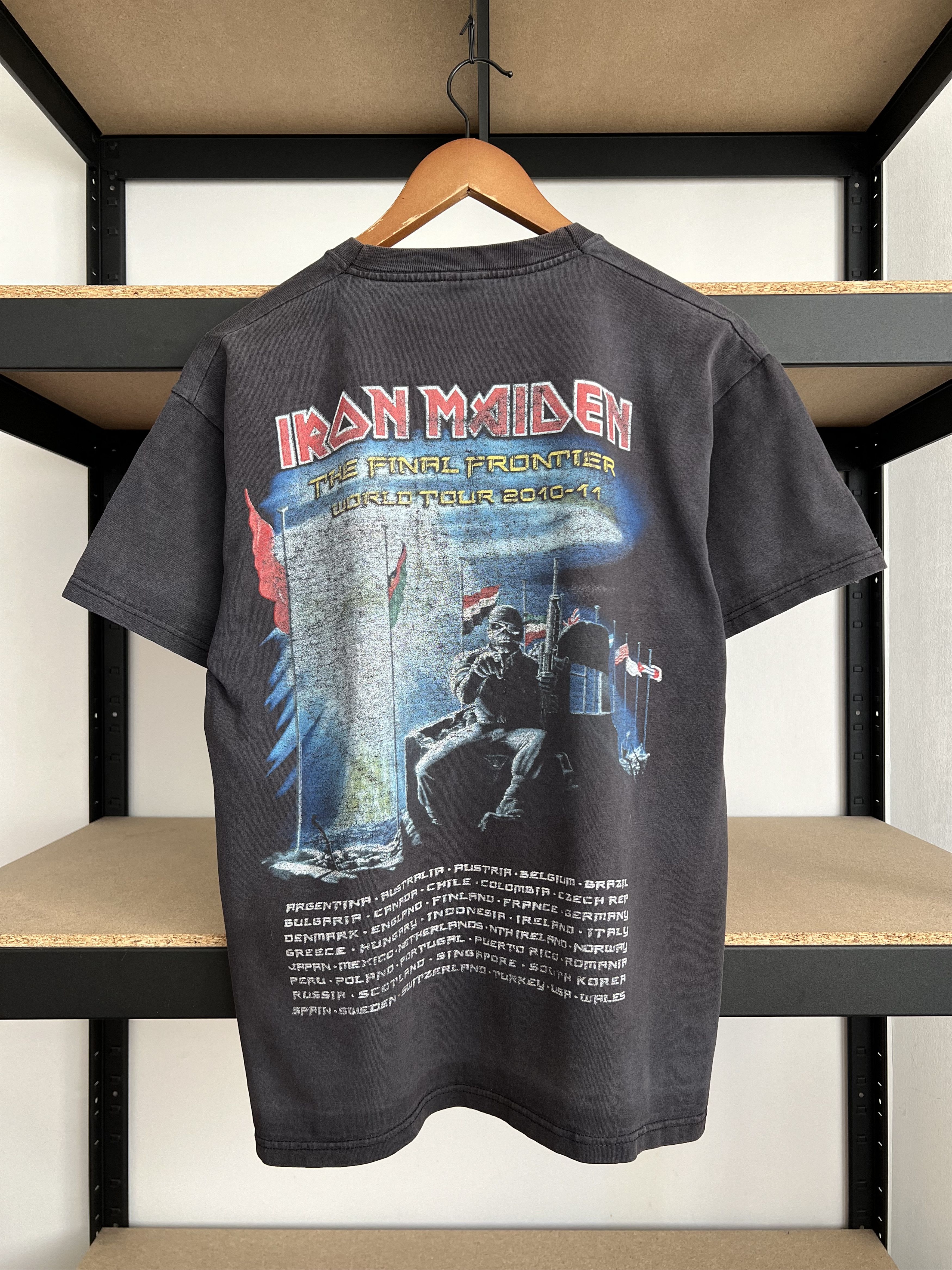 Band Tees Vintage 2010 Iron Maiden The Final Frontier Black T-shirt Size US L / EU 52-54 / 3 - 2 Thumbnail