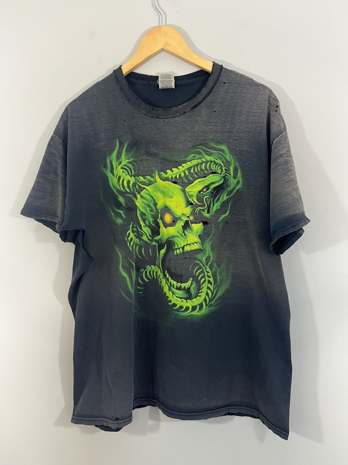 Vintage Thrashed Neon Skull Sun Faded Distressed Snake Tee Size US XL / EU 56 / 4 - 1 Thumbnail
