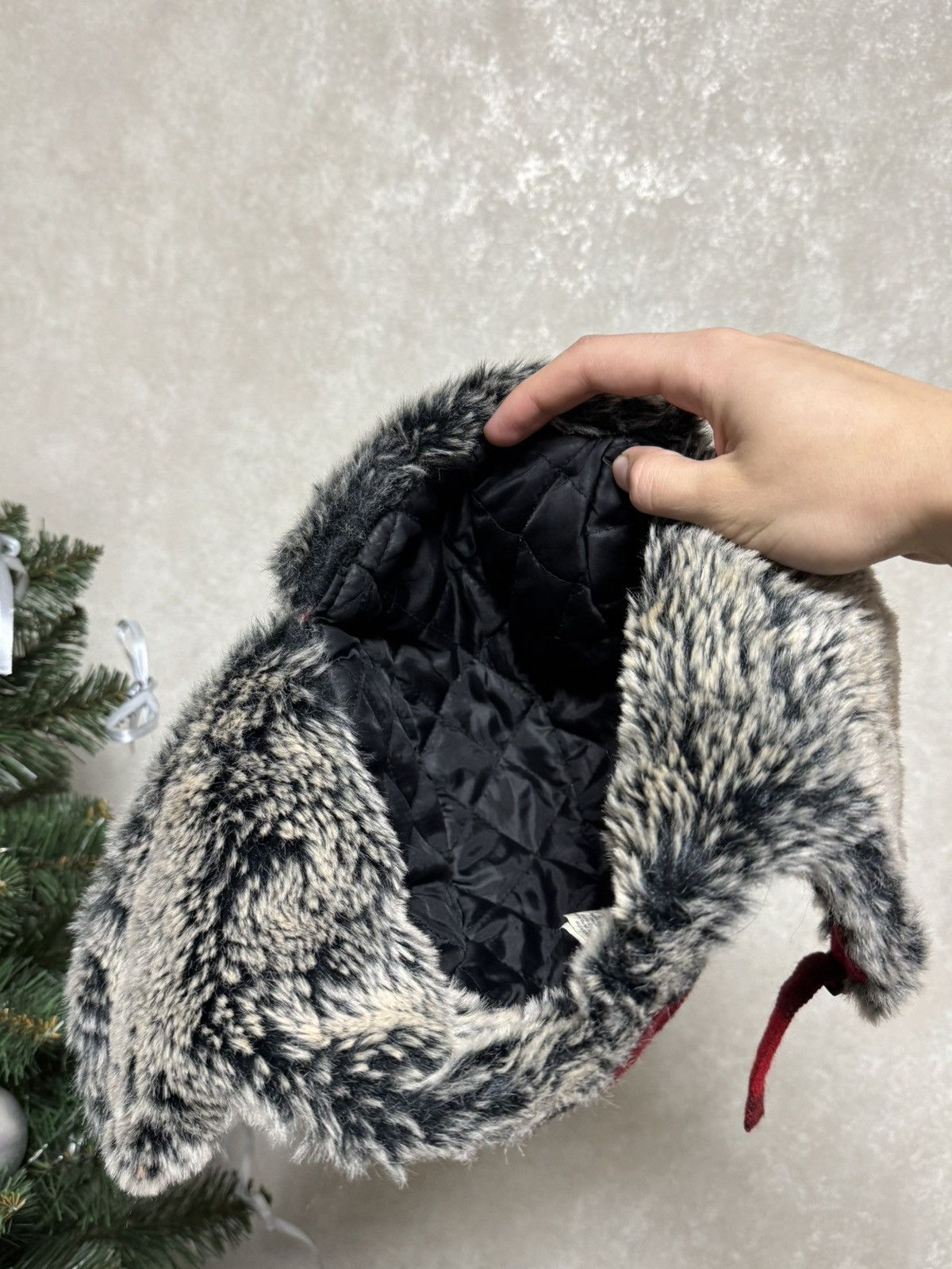 Other Vintage red/black fur Y2K hype fluffy ushanka hat punk Size ONE SIZE - 6 Thumbnail