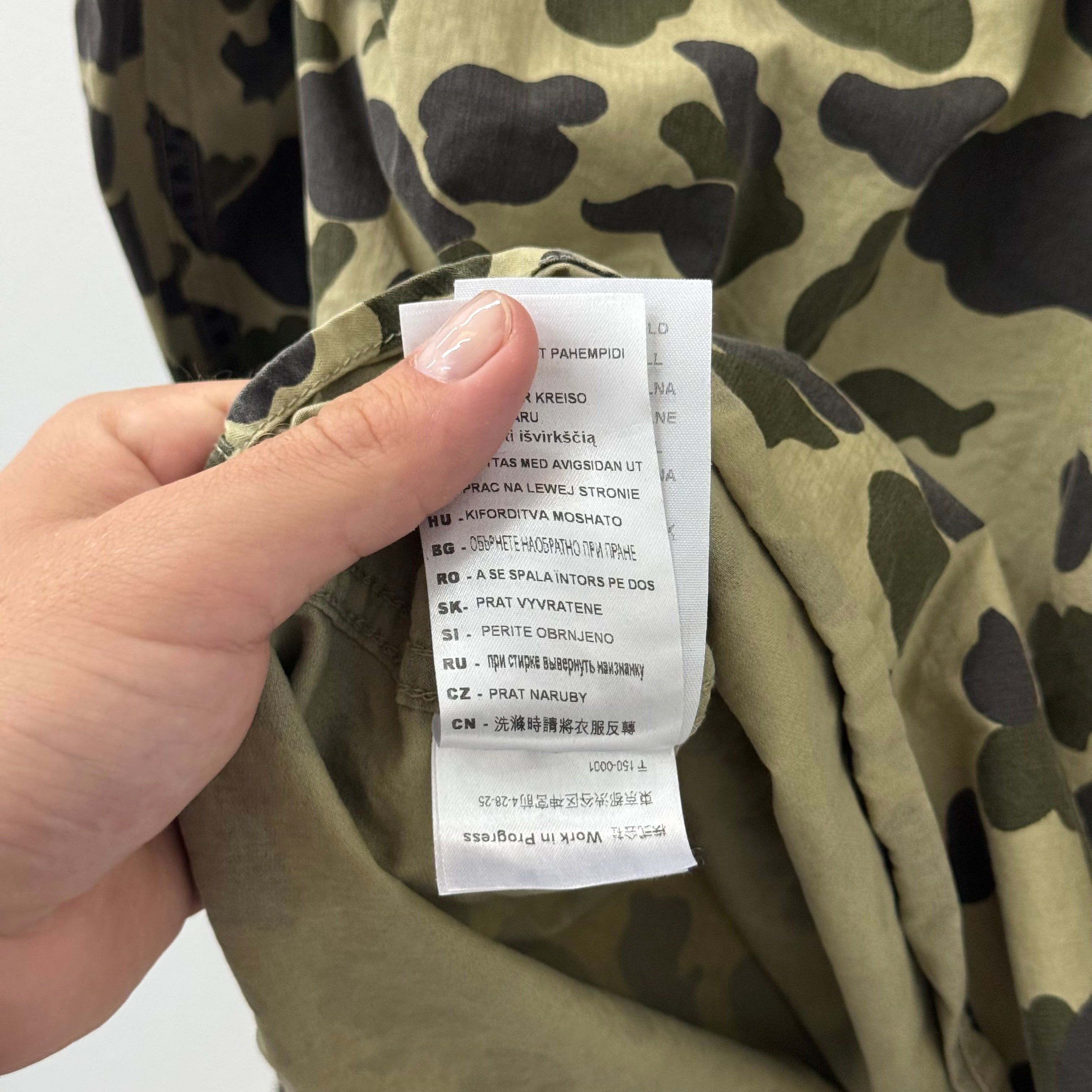 Carhartt Wip Carhartt WIP Camo Button Shirt - Size M Size US M / EU 48-50 / 2 - 6 Thumbnail