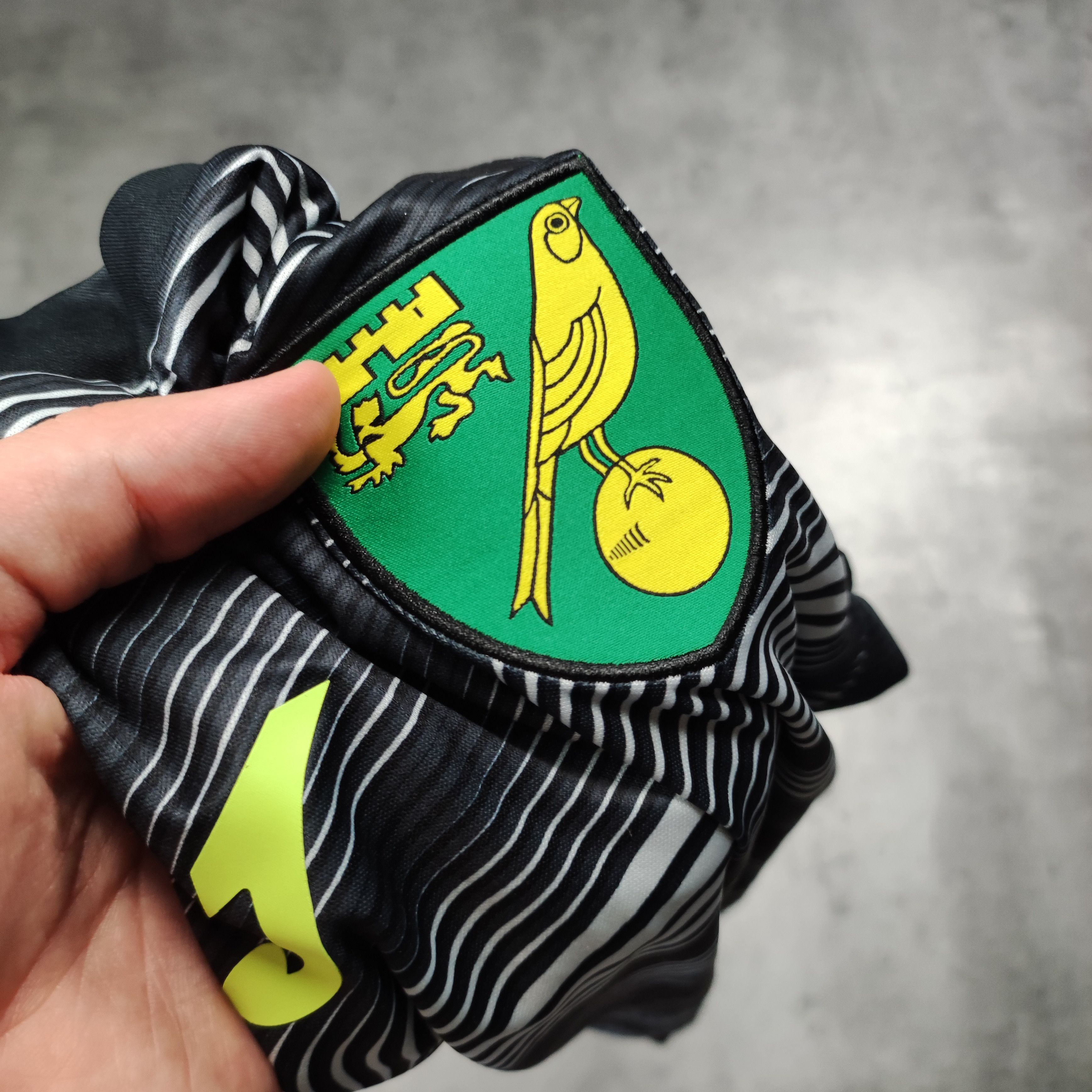 Vintage RARE Norwich City Soccer Football x Joma Training Jersey Size US L / EU 52-54 / 3 - 5 Thumbnail