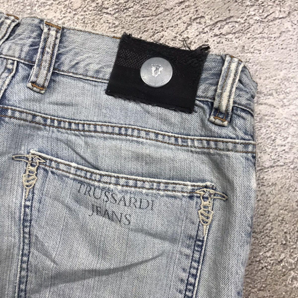 Vintage Vintage 90s Trussardi Distressed Baggy Jeans Grunge Logo 34 Size US 34 / EU 50 - 7 Thumbnail