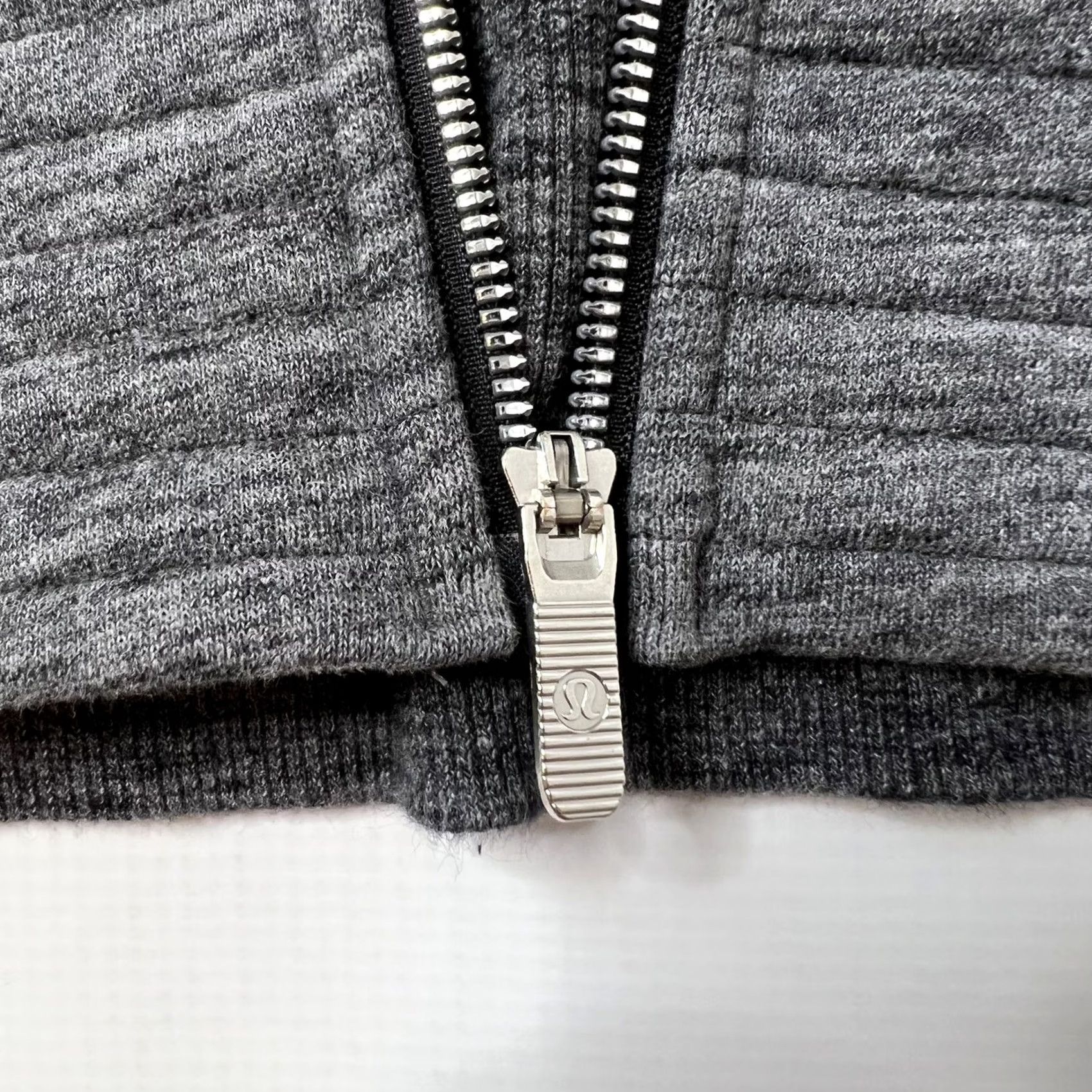 Lululemon VINTAGE? no - incorrect. Size S / US 4 / IT 40 - 5 Thumbnail