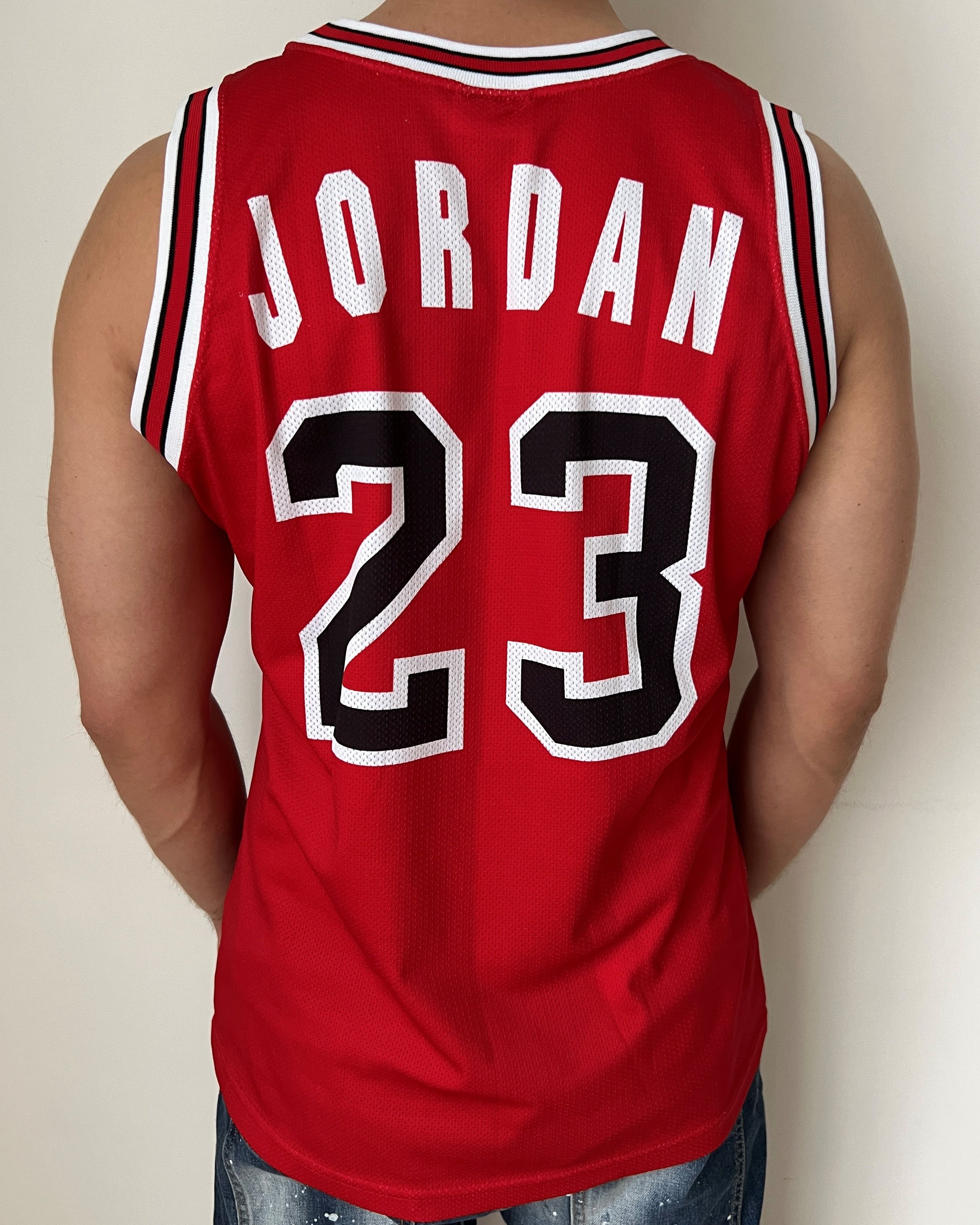 Champion VINTAGE CHAMPION USA CHICAGO BULLS JORDAN 23 NBA RED JERSEY Size US S / EU 44-46 / 1 - 2 Thumbnail