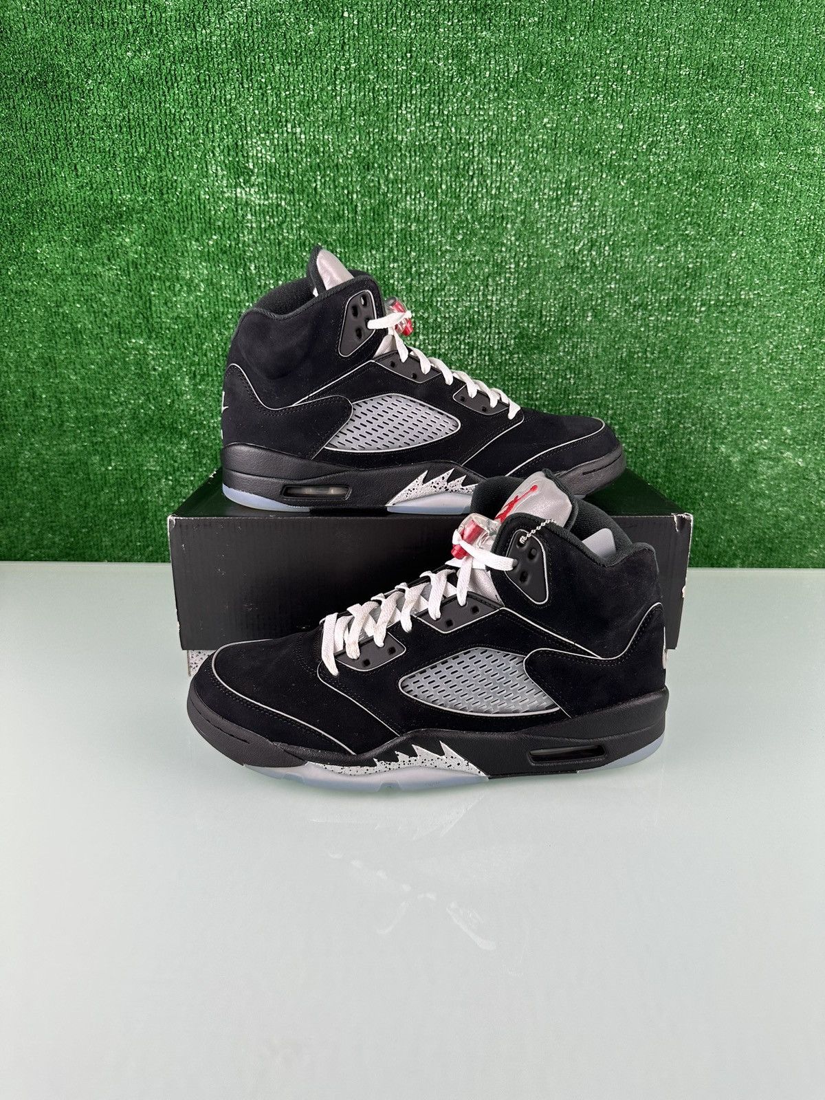 Jordan Brand Jordan 5 Retro OG Black Metallic Reimagined Size US 10 / EU 43 - 2 Thumbnail