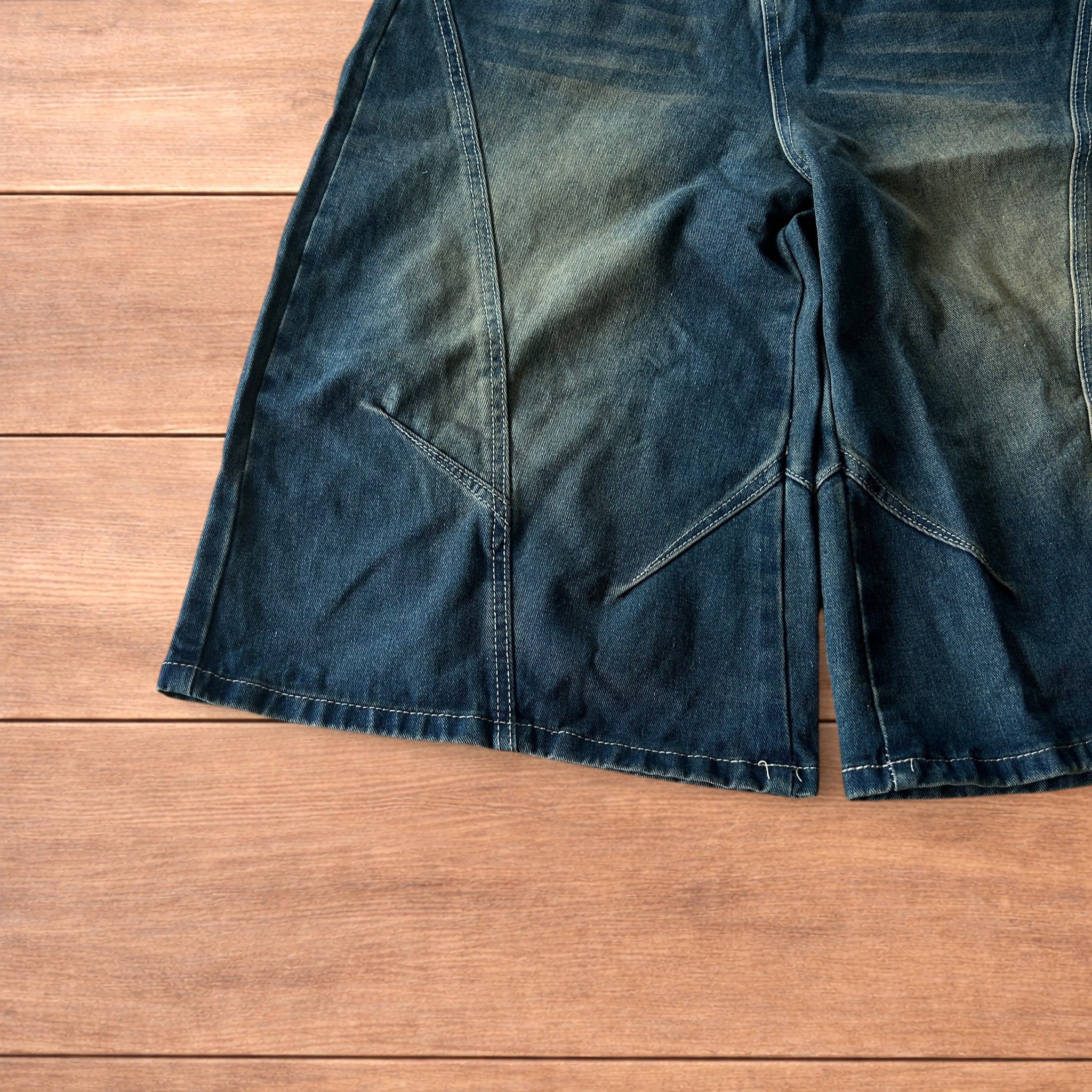 Japanese Brand Super baggy wide denim carpenter shorts jorts in dark bluec. Size US 34 / EU 50 - 4 Thumbnail