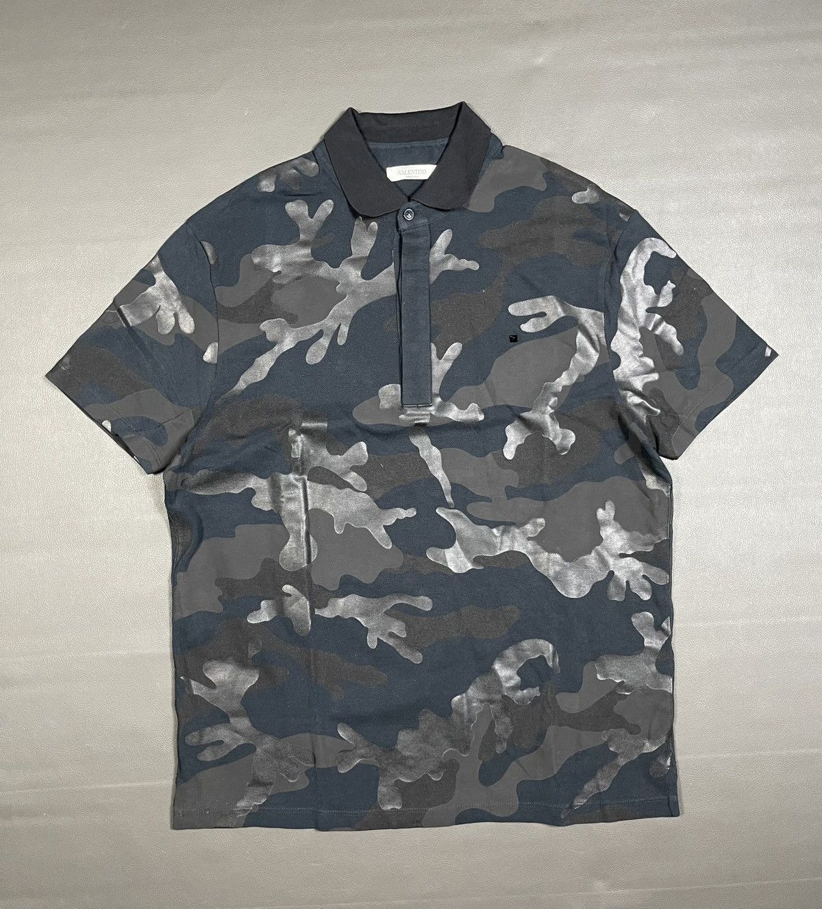 Valentino Valentino Garavani camouflage piqué polo shirt Size US M / EU 48-50 / 2 - 1 Thumbnail