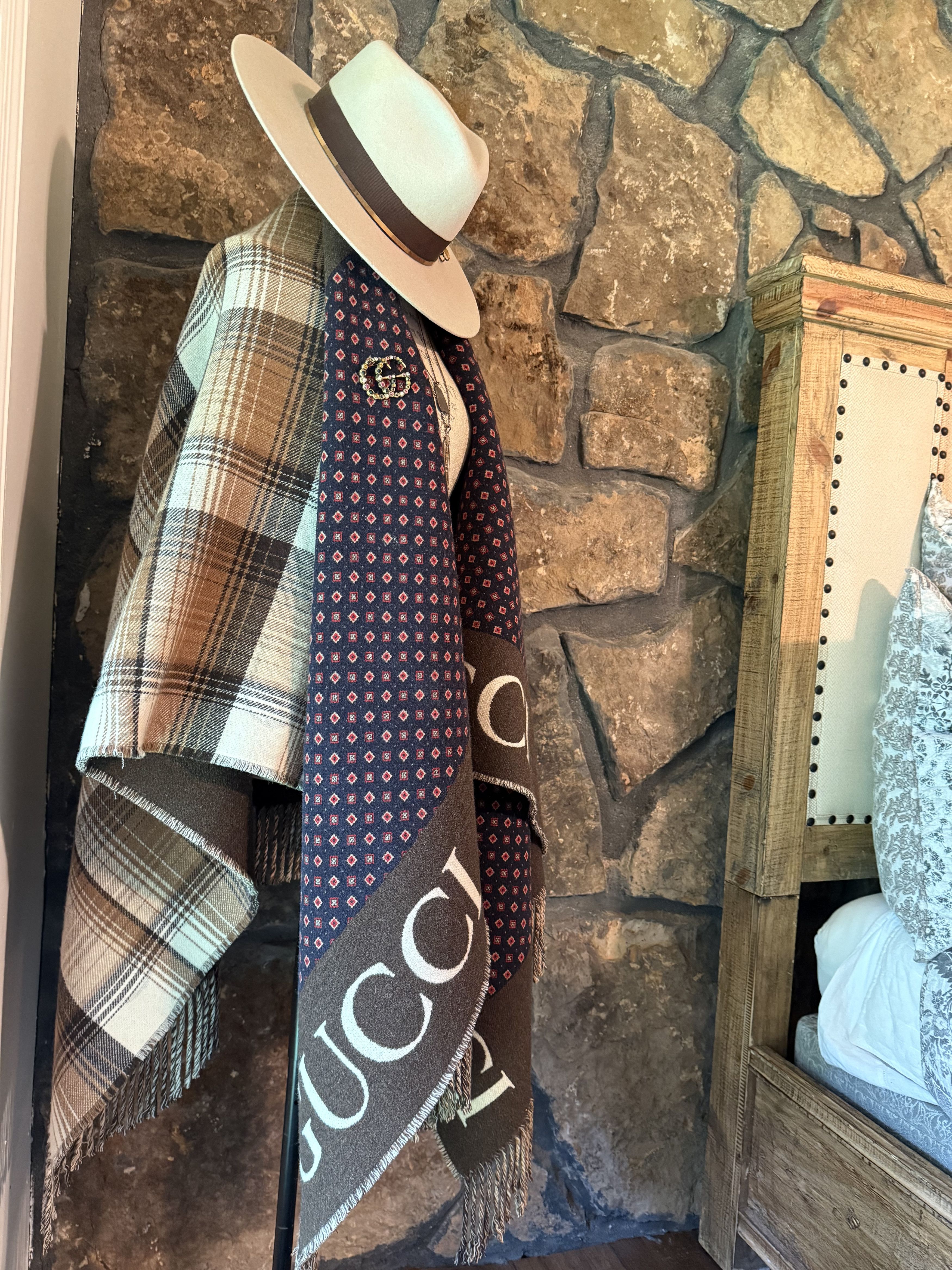 Gucci Gucci Reversible wool Poncho with geometric motif Size US L / EU 52-54 / 3 - 3 Thumbnail