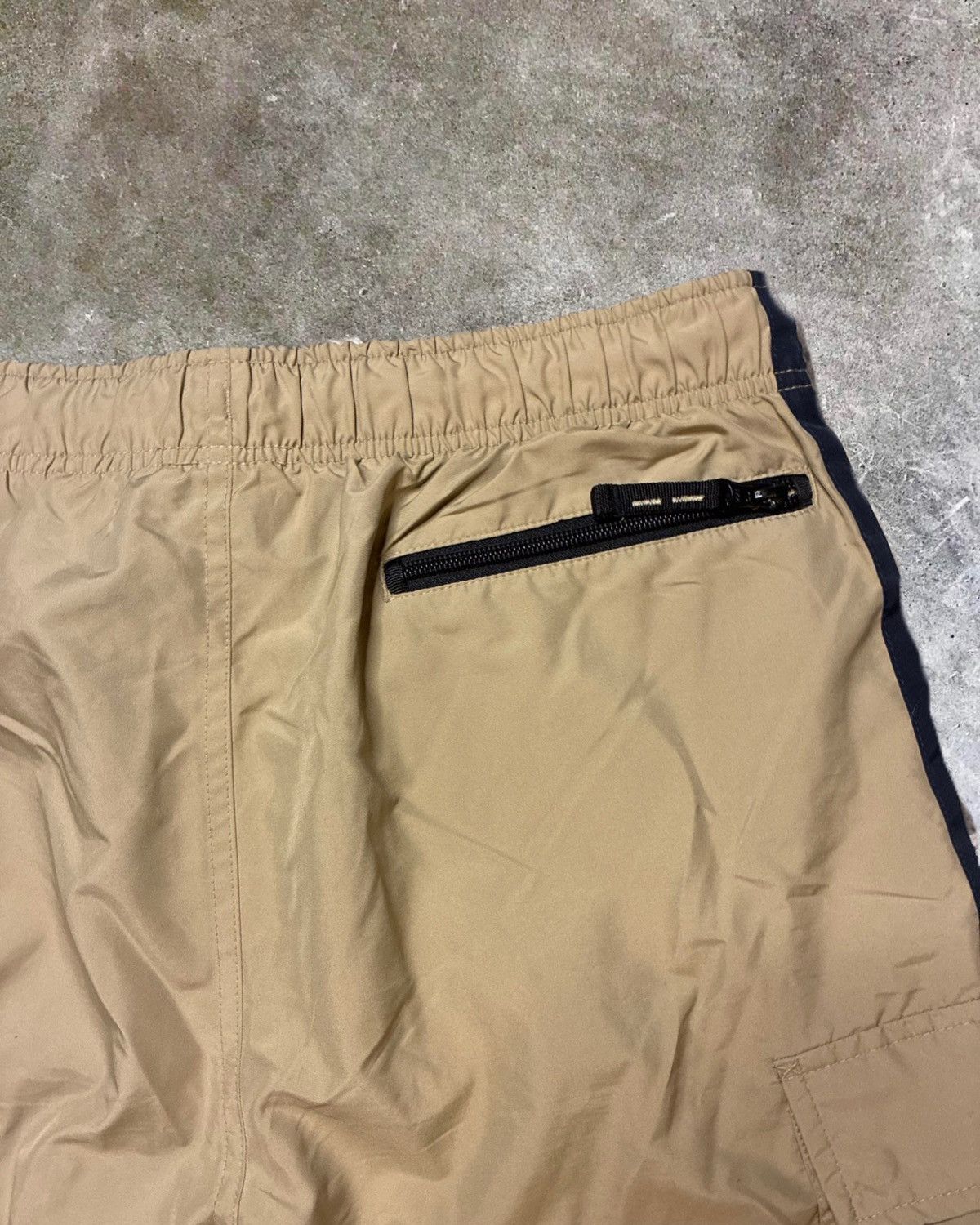 Old Navy Vintage Y2K Old Navy Men’s Nylon Cargo Shorts Waist 32 Size US 32 / EU 48 - 4 Thumbnail