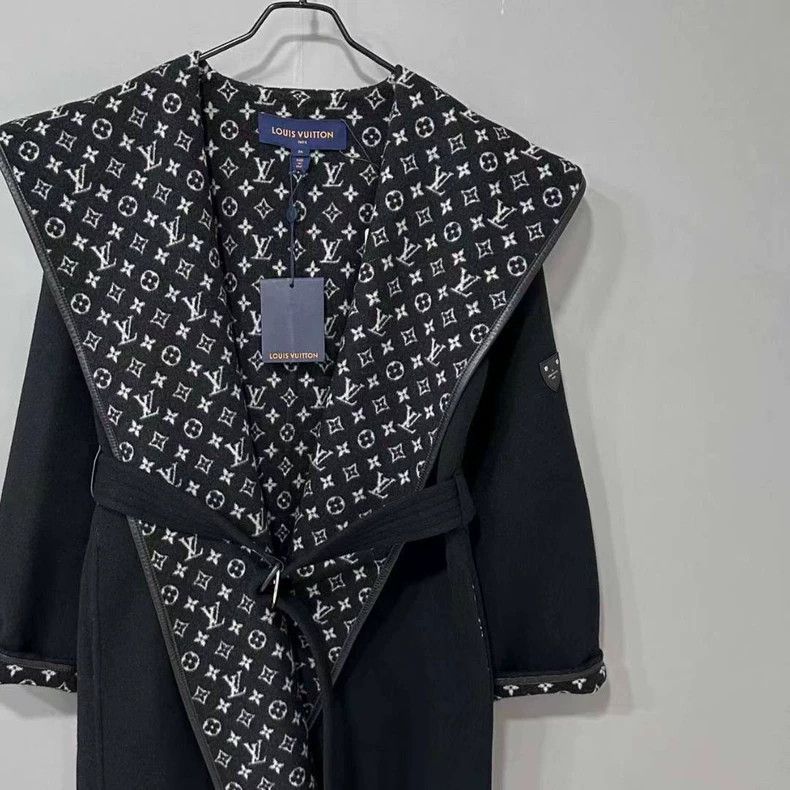 Louis Vuitton Louis Vuitton short sleeves Size US L / EU 52-54 / 3 - 2 Thumbnail