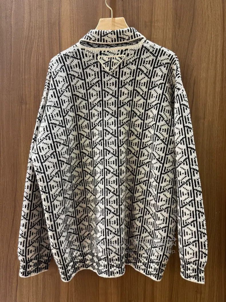 Prada Prada Black and white geometric jacquard wool cardigan coa Size XS / US 0-2 / IT 36-38 - 2 Thumbnail