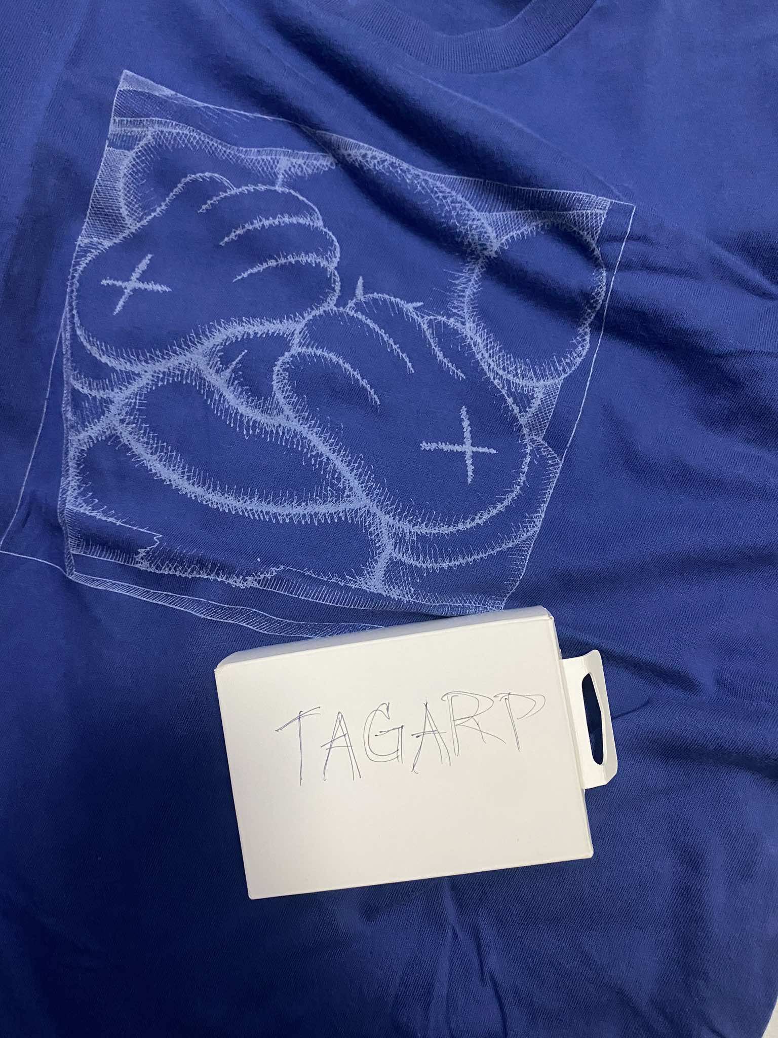 Kaws KAWS Uniqlo Chum Tee Size US S / EU 44-46 / 1 - 4 Thumbnail