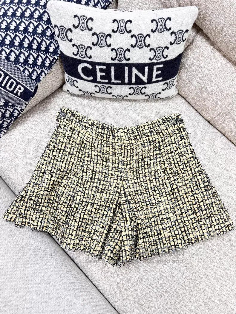 Chanel Chanel Pin black tweed woven shorts and skirts Size 24" / US 00 / IT 34 - 1 Thumbnail