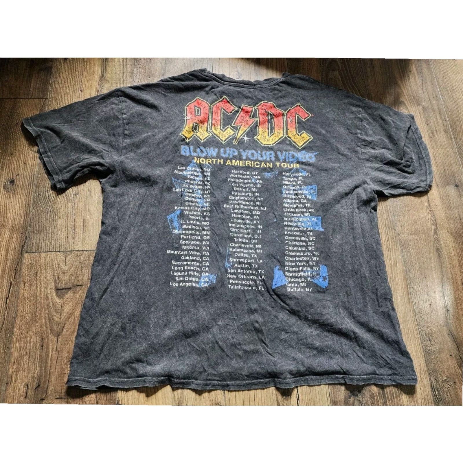 Urban Outfitters VINTAGE AC/DC Blow Up Your Video Retro Black Short Sleeve Mens L T Shirt Cotton Size US L / EU 52-54 / 3 - 2 Thumbnail