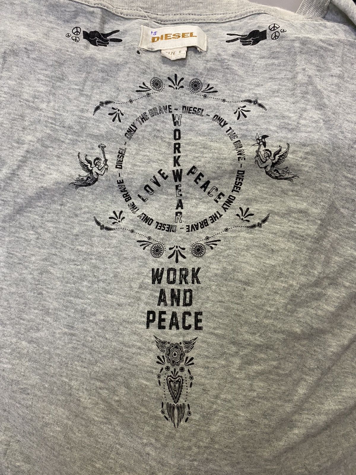Diesel 💥VINTAGE DIESEL FINGER PEACE SIGN BIG PRINT WEARING A JEANS Size US S / EU 44-46 / 1 - 9 Thumbnail