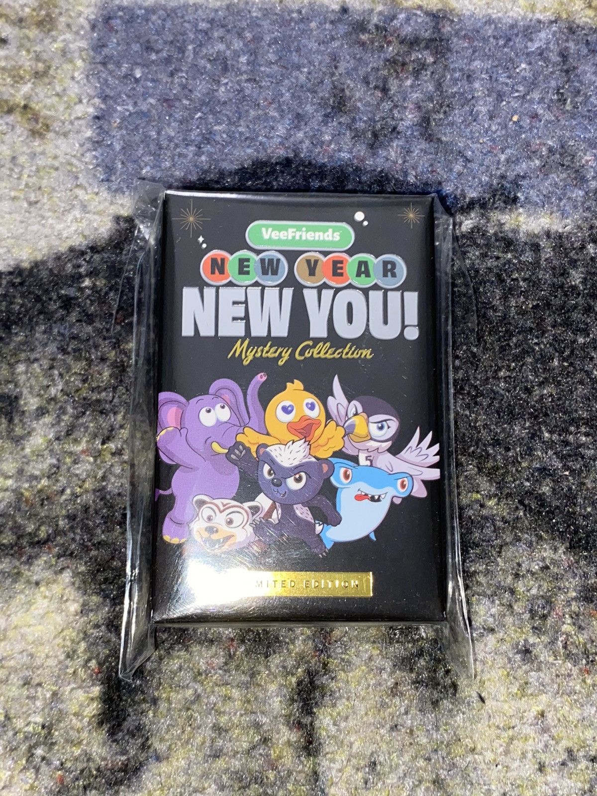 Other VEE FRIENDS LIMITED EDITION PIN BLIND BOX Size ONE SIZE - 3 Thumbnail