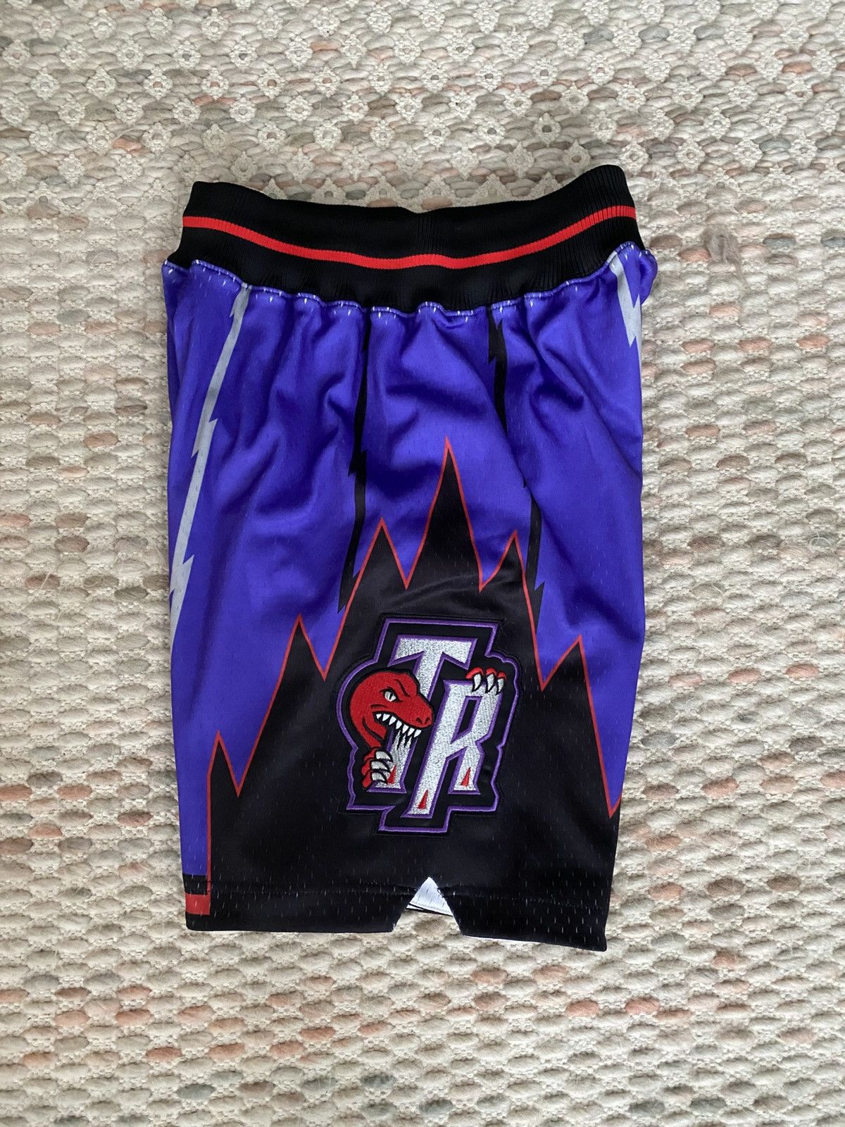 Mitchell & Ness Mitchell & Ness Toronto Raptors 1998 Authentic Shorts Size US 30 / EU 46 - 3 Thumbnail