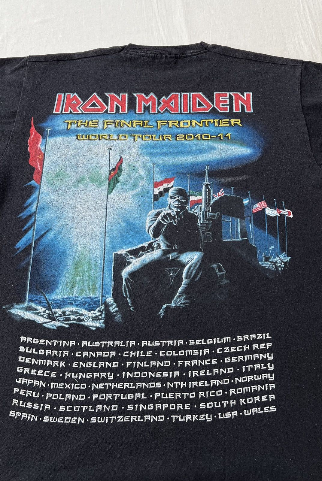 Band Tees Vintage 2010 Iron Maiden The Final Frontier Black T-shirt Size US M / EU 48-50 / 2 - 11 Thumbnail