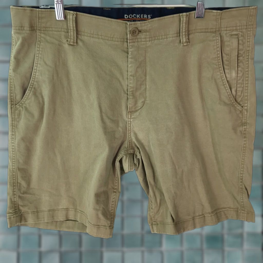 Dockers Dockers Est. 1986 Mens Flat Front Regular Fit Mid Rise Chino Shorts TAN 38 Beige Shorts Mens 38 Chino Shorts Dockers Size US 38 / EU 54 - 1 Thumbnail
