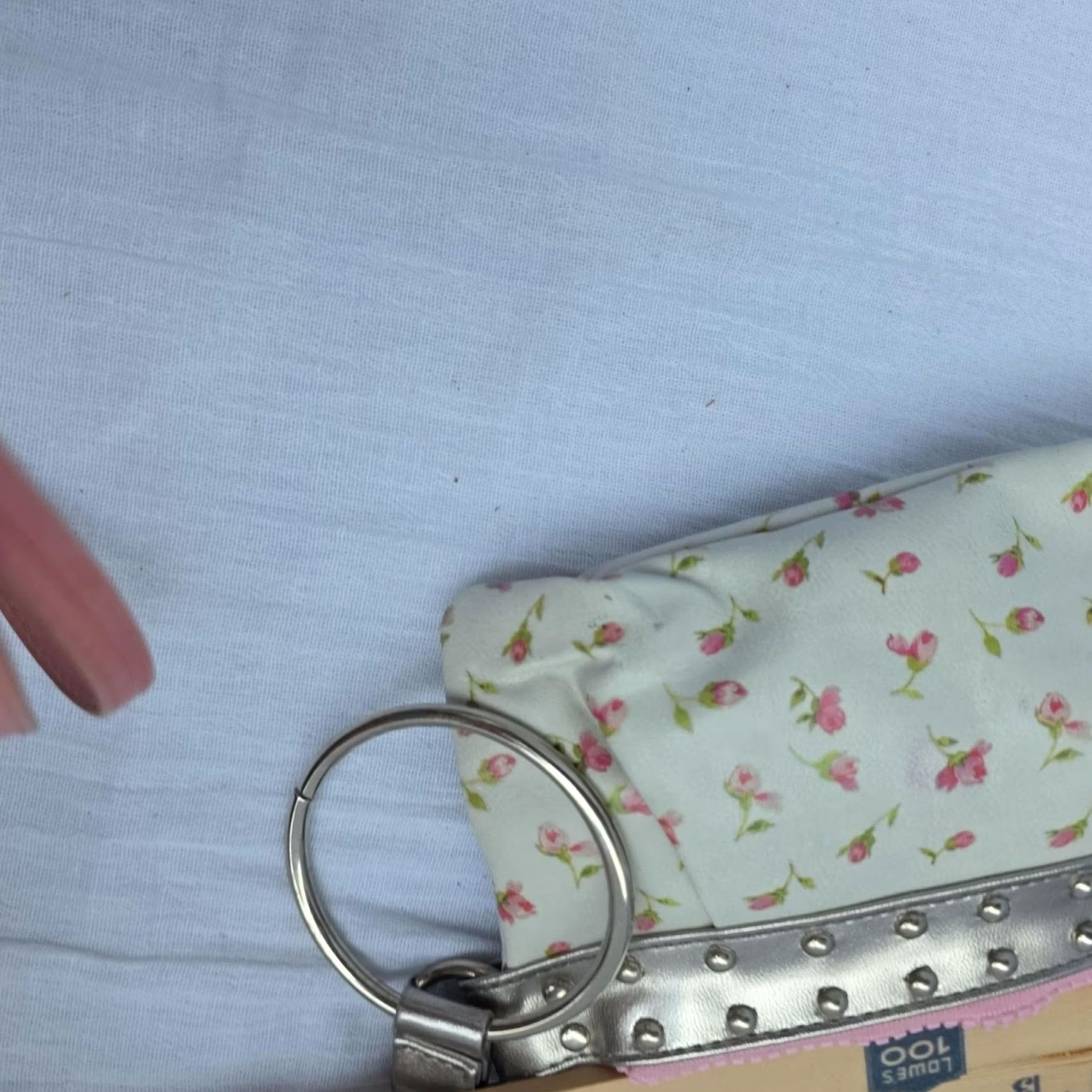 Vintage Y2kTransversion Wallet Wristlet Womens White Floral Rose Studded Key Ring Size ONE SIZE - 7 Thumbnail