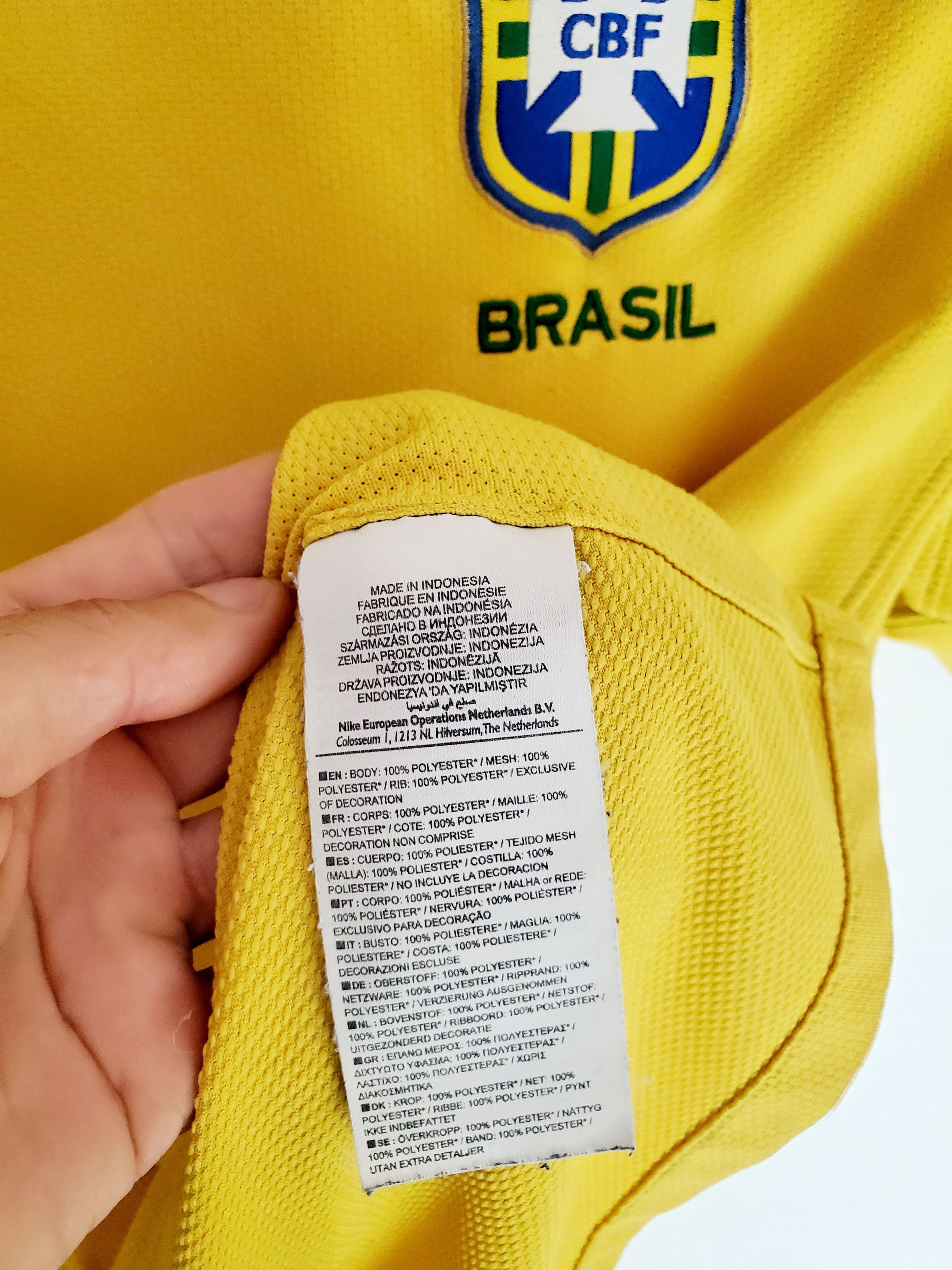Nike BRAZIL 2010 2011 HOME FOOTBALL SOCCER NIKE Jersey M Size US M / EU 48-50 / 2 - 5 Thumbnail
