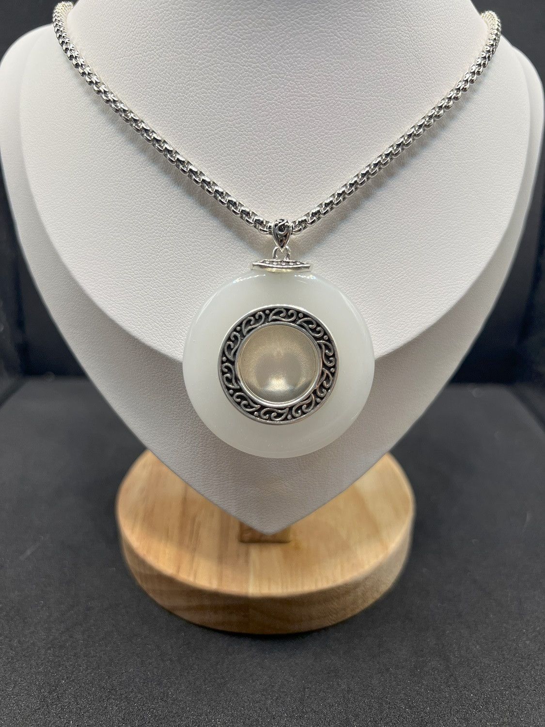Jewelry Big Round White Jade Silver Chain Necklace Size ONE SIZE - 3 Thumbnail