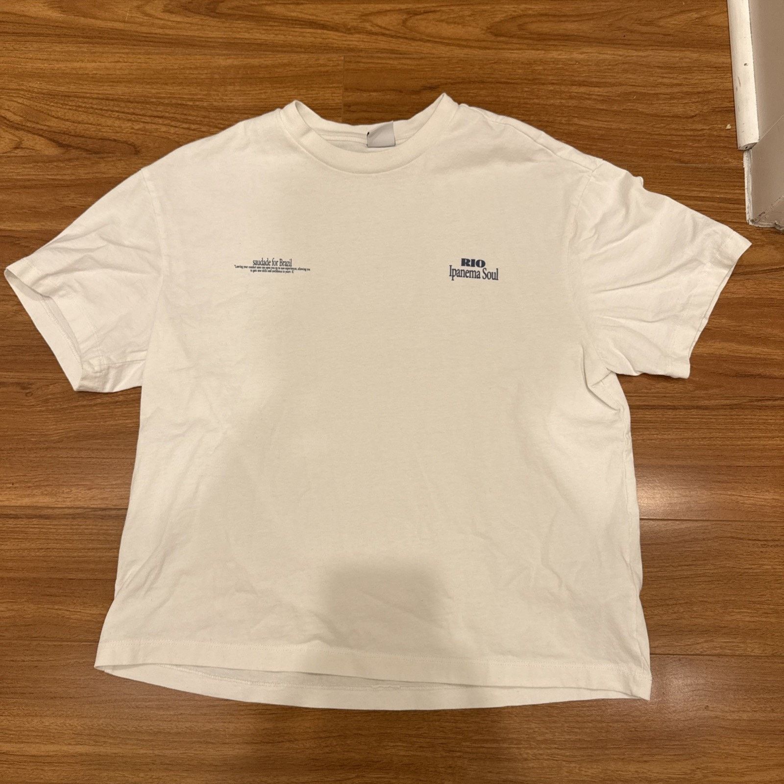 Bershka Bershka White/Blue Graphic Size Extra Small T-Shirt ￼ Size XS / US 0-2 / IT 36-38 - 1 Thumbnail