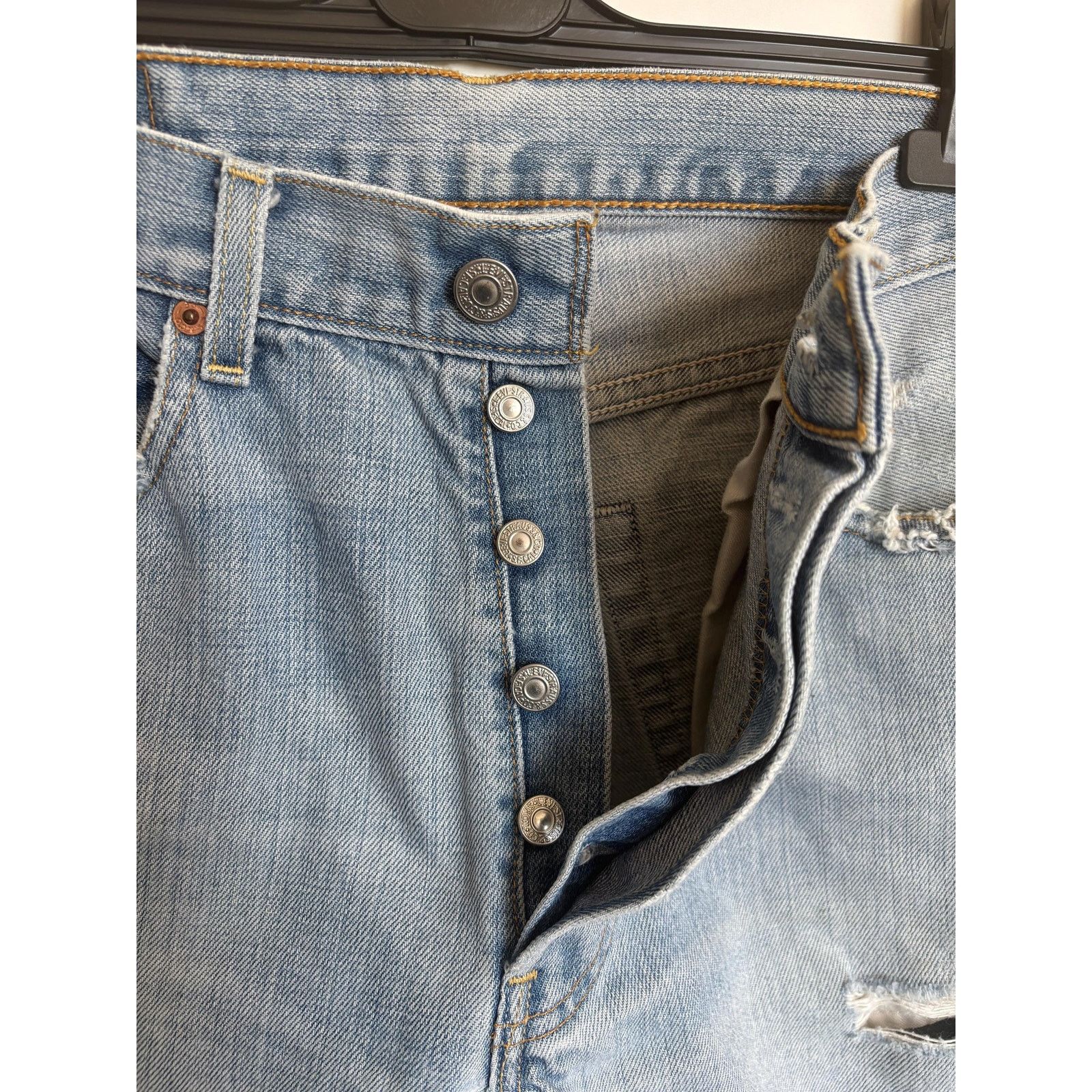 Levi's Levi's 501 Shorts 32x34 Light Wash Distressed Back Print Size US 32 / EU 48 - 5 Thumbnail