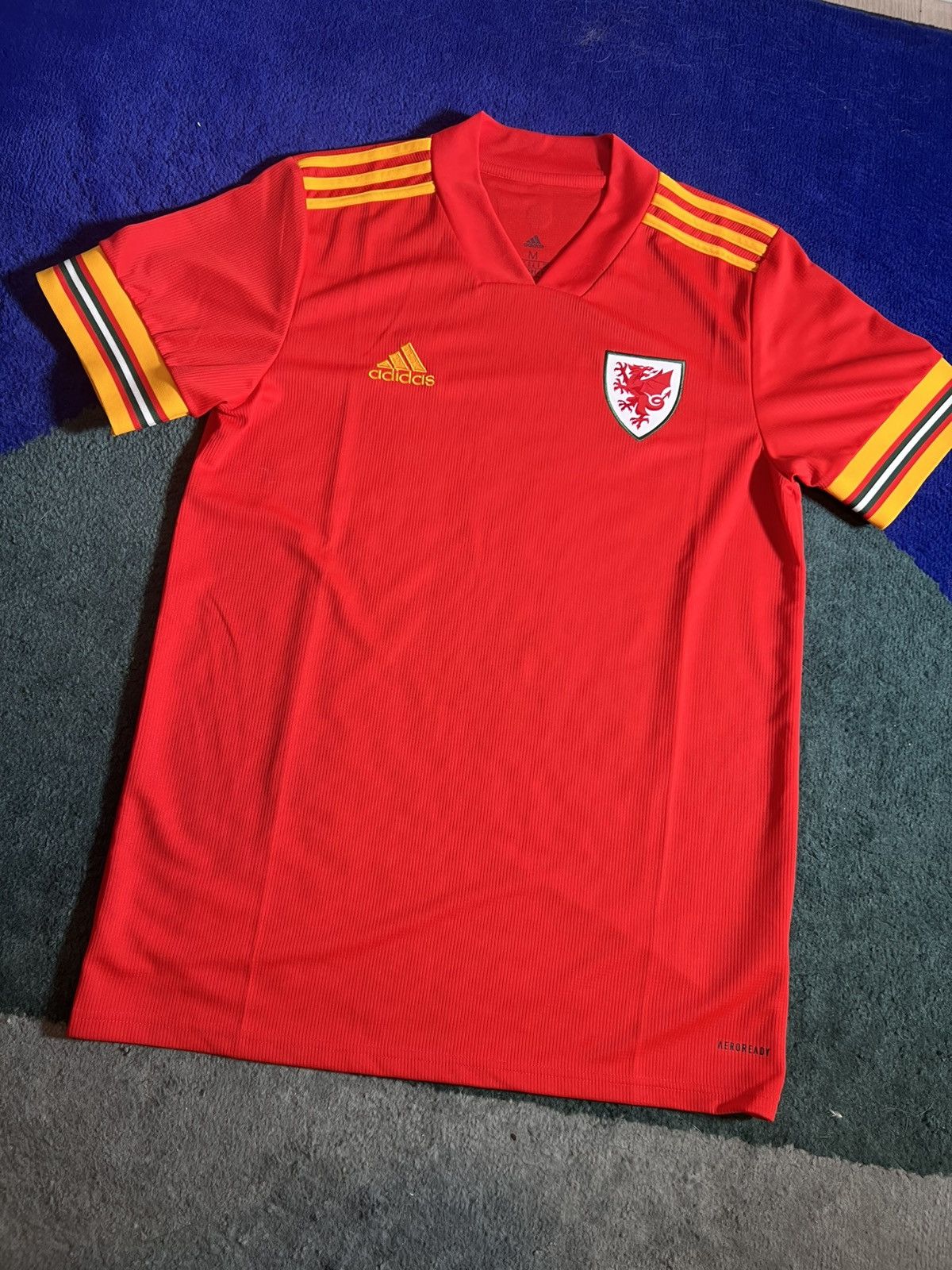 Umbro Wales Soccer Kit Jersey Umbro New 2020 Size US M / EU 48-50 / 2 - 1 Thumbnail