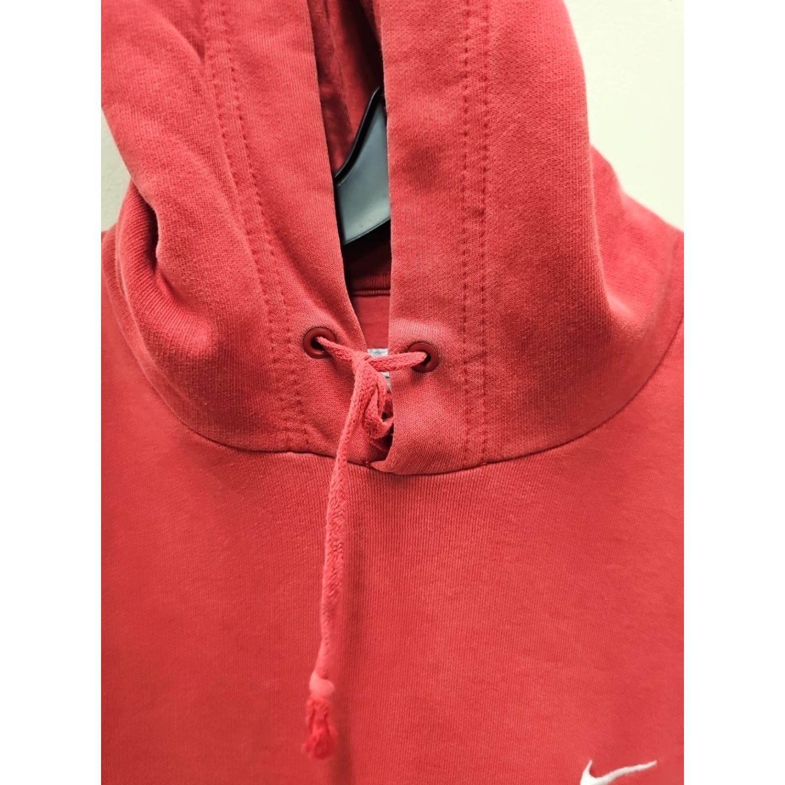 Nike VINTAGE Nike Hoodie Mens L Red 2000s Swoosh Distressed Embroidered Cotton Jersey Pullover 90s Hip Hop Fashion Streetwear Size US L / EU 52-54 / 3 - 3 Thumbnail