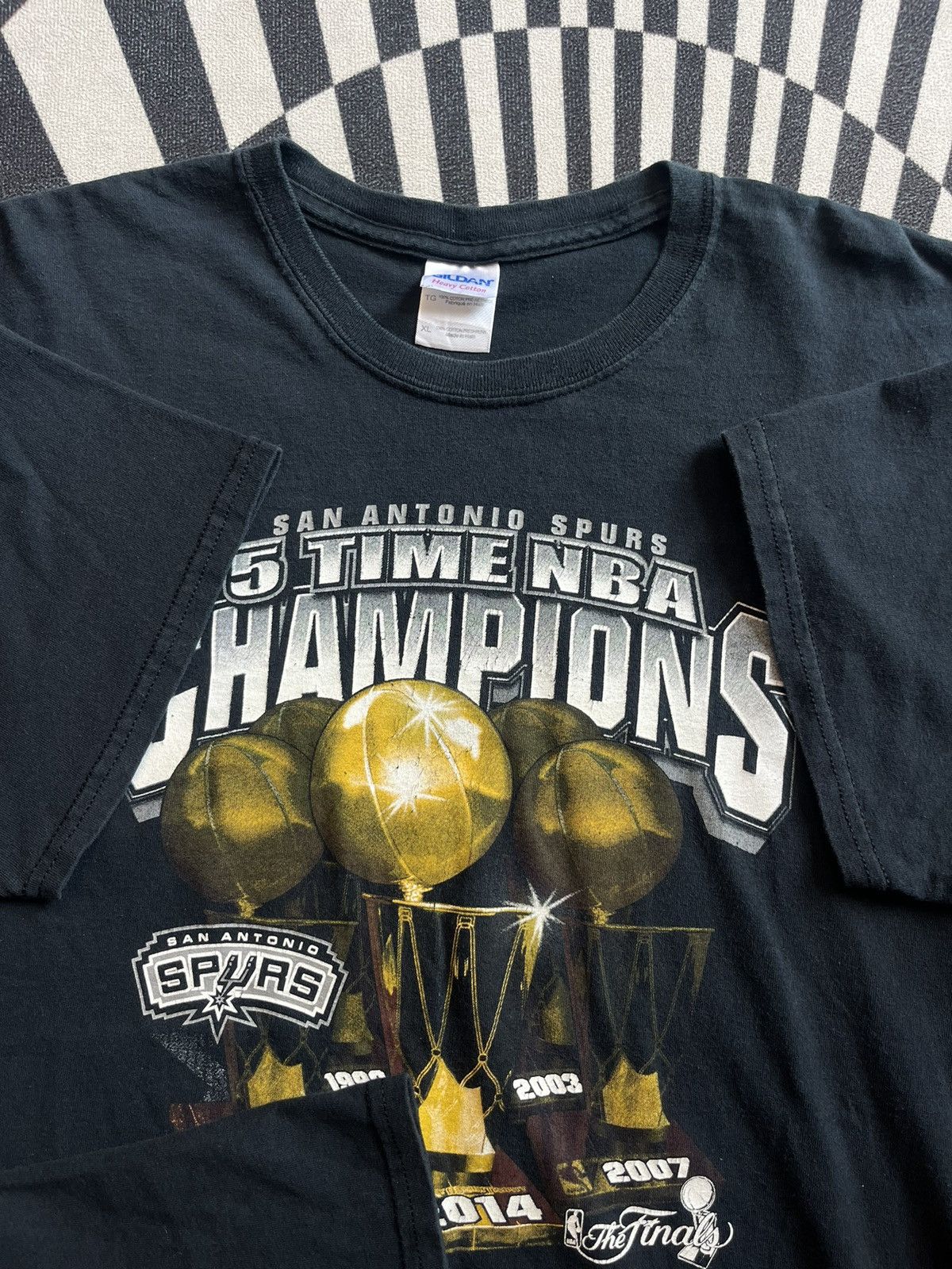 NBA San Antonio Spurs CHAMPIONS 99’s-2014’s Trophy Tshirt Size US XL / EU 56 / 4 - 6 Thumbnail