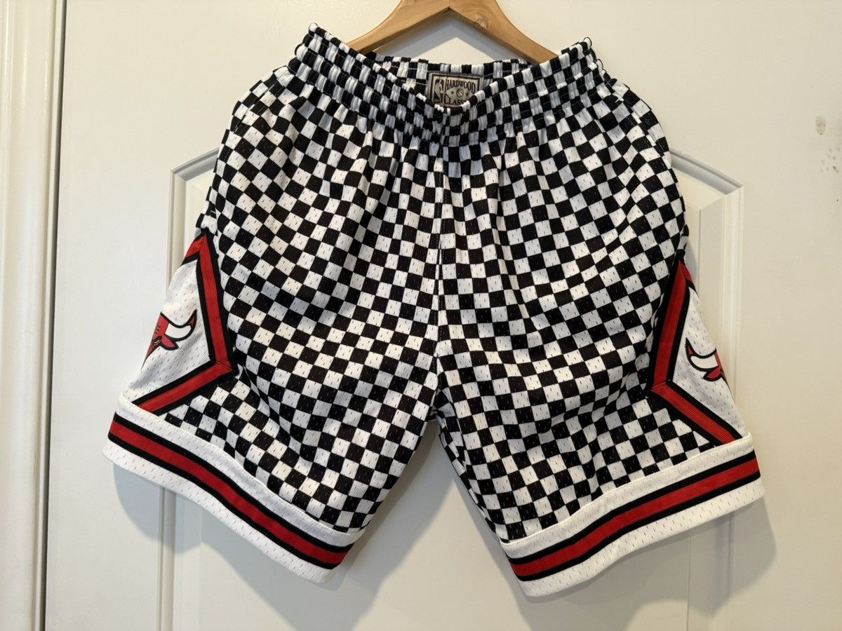 Mitchell & Ness MITCHELL & NESS X URBAN OUTFITTERS EXCLUSIVE Size US 29 - 2 Thumbnail