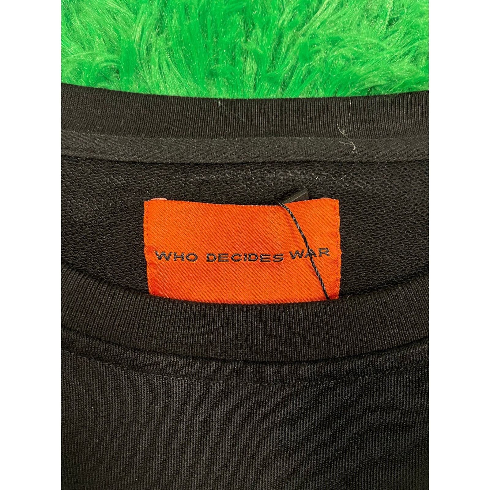 Who Decides War MRDR BRVDO Crewneck Black Medium Used Size US M / EU 48-50 / 2 - 2 Thumbnail