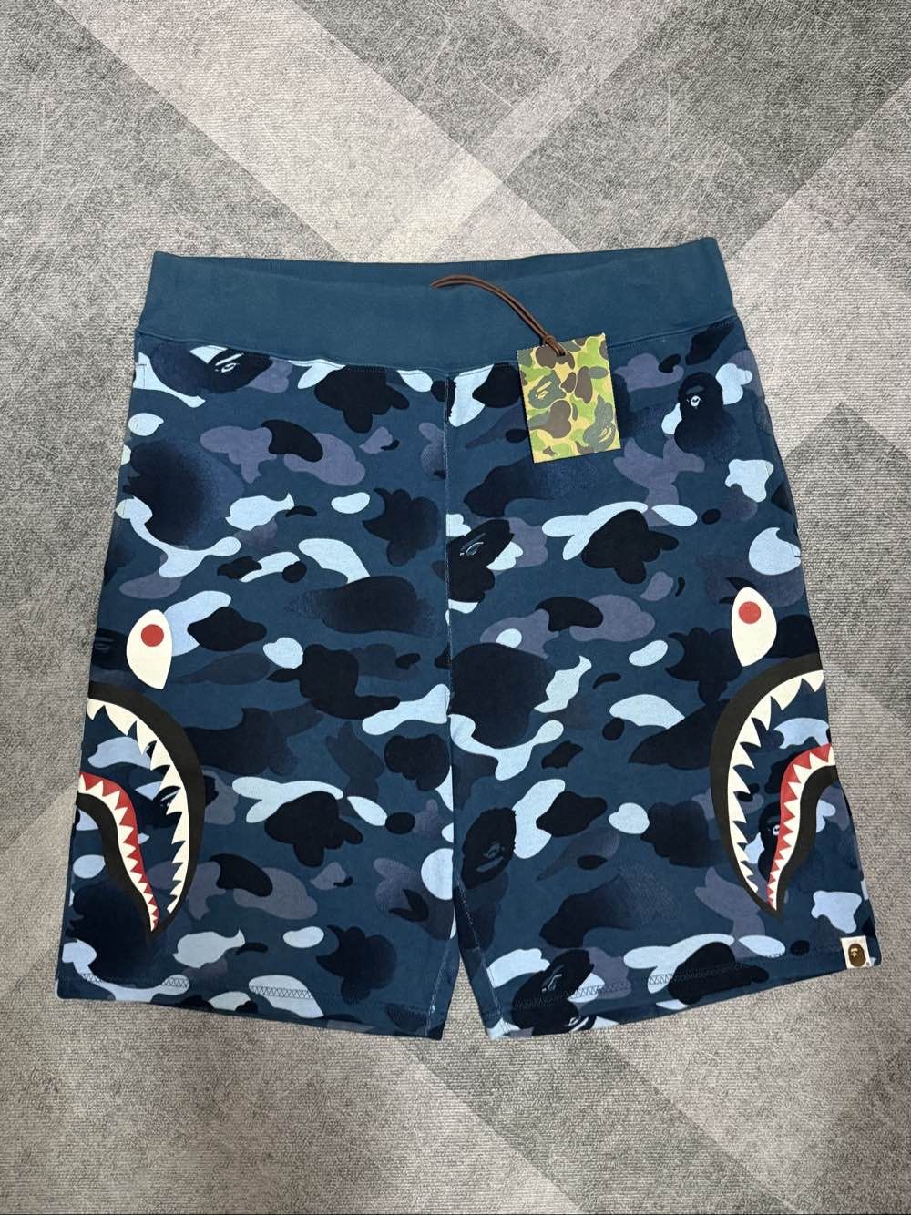 Bape A BATHING APE Camo Shark Shorts Size XXL Size US 38 / EU 54 - 1 Thumbnail
