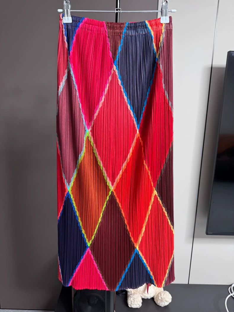 Issey Miyake Issey Miyake size:1 Red diamond-shaped striped patchwork p Size 23" - 3 Thumbnail