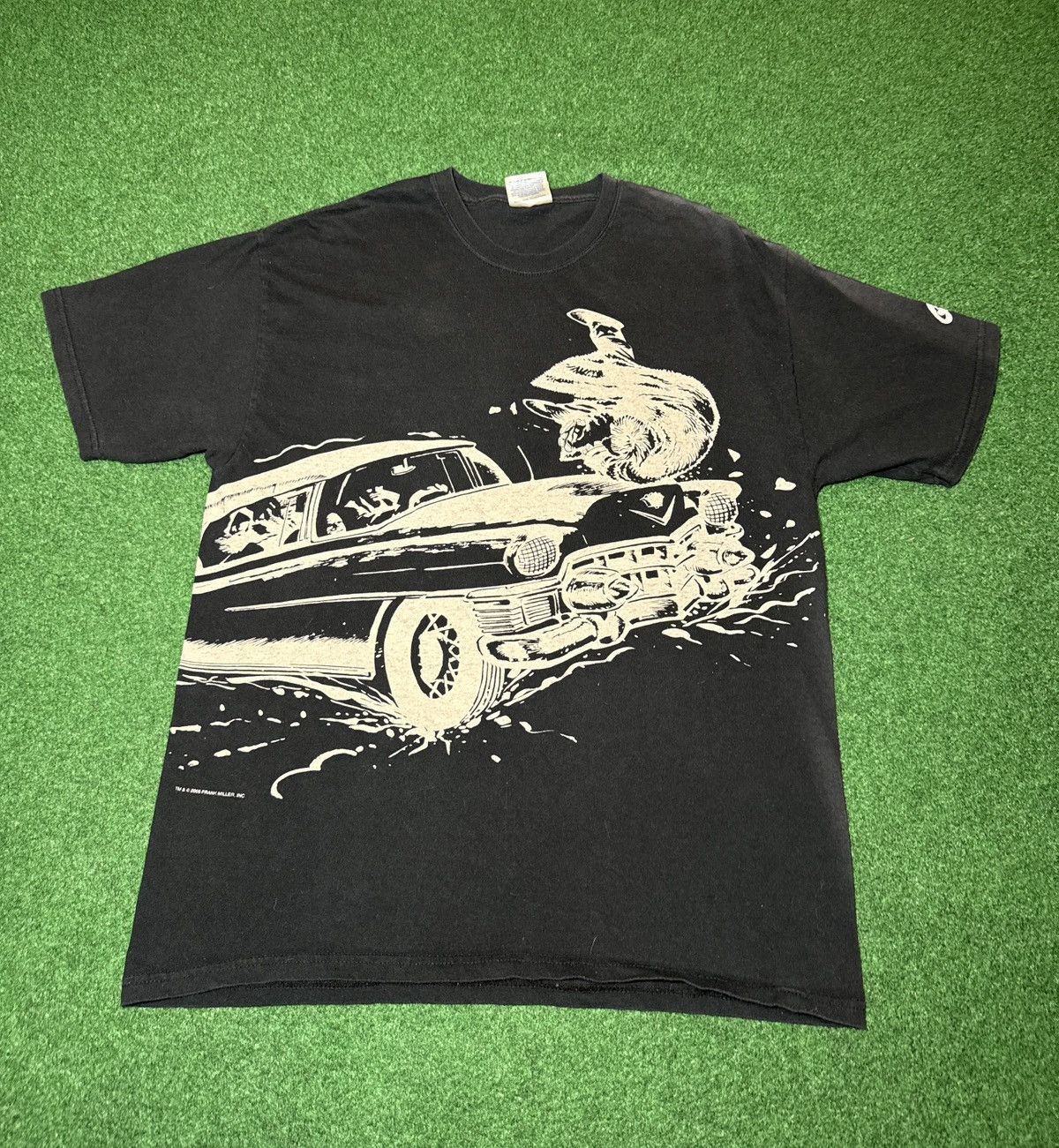 Vintage Vintage Frank Miller Sin City Graphitti Y2K Comic L T Shirt Size US L / EU 52-54 / 3 - 1 Thumbnail