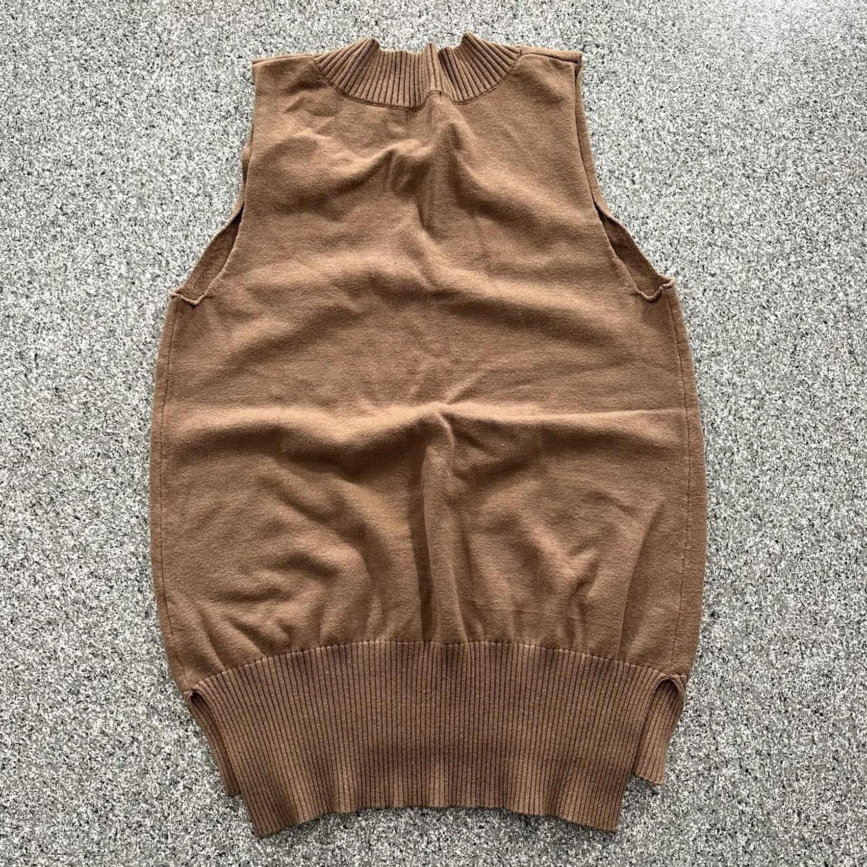 Forever 21 FOREVER 21 Sweater Vest Womens M Brown Knit V Neck Shirt Vest M Brown Knit Size M / US 6-8 / IT 42-44 - 4 Thumbnail